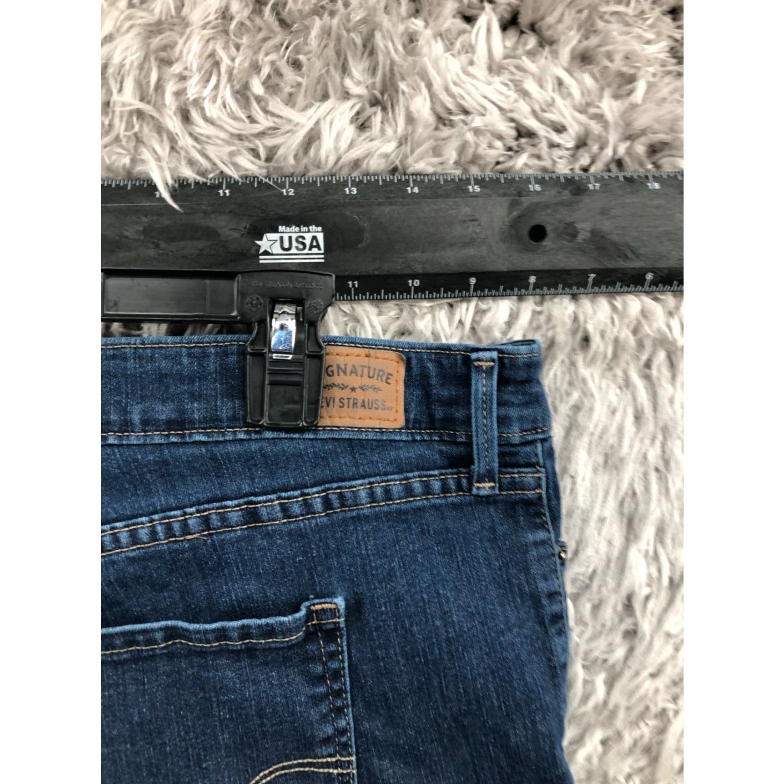 Levi's Levi's Signature Capri Jeans Size 22 Womens Medium Wash Blue Jeans Capri 5-Pocket Levi's 500 Series Womens Plus Size 40" / US 18 - 6 Thumbnail