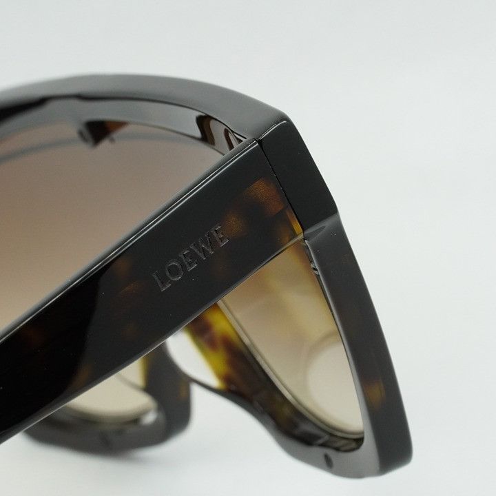 Loewe Loewe LW40012F 52F Sunglasses Dark Havana Shield Frame Size ONE SIZE - 8 Thumbnail