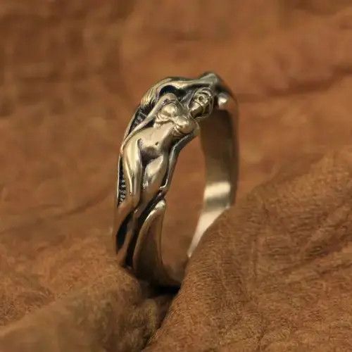 Jewelry Sexy Naked Skull Ring in Gold, Men's