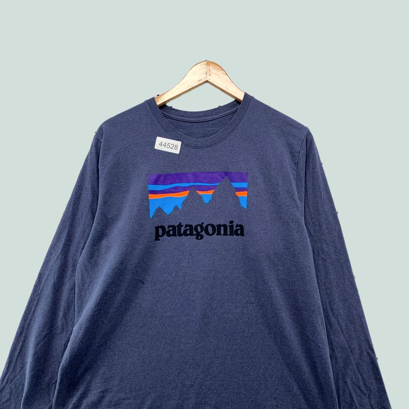 Patagonia Patagonia Shirt Mens Large Blue Outdoor Mountain Graphic Long Sleeve T-Shirt Size US L / EU 52-54 / 3 - 1 Thumbnail