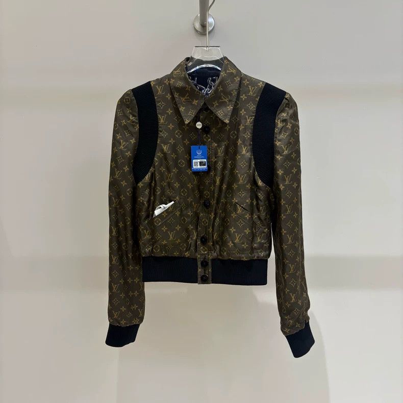 Louis Vuitton Louis Vuitton Contrasting Mulberry Silk Old-print Chain Re Size XS / US 0-2 / IT 36-38 - 1 Thumbnail