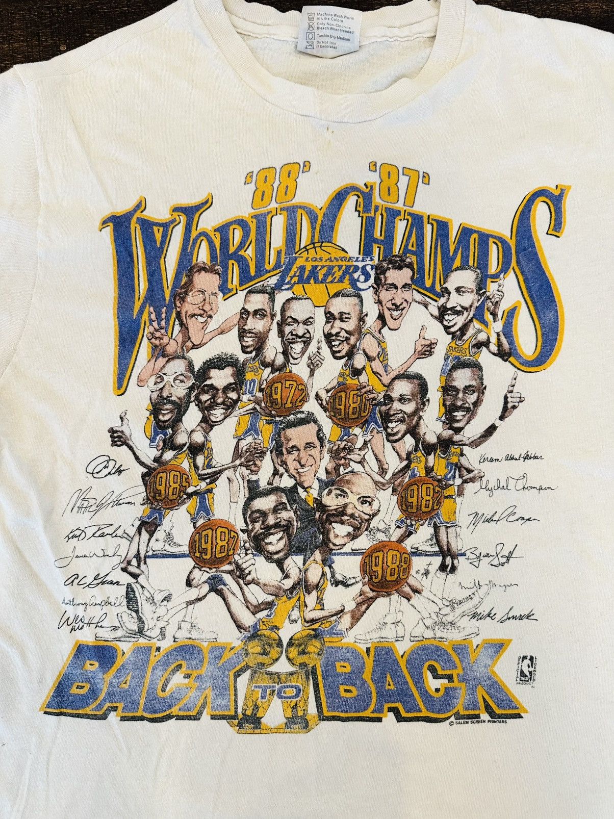 Hanes VTG Los Angeles Lakers Back to Back World Champs 1987-1988-L Size US L / EU 52-54 / 3 - 2 Thumbnail