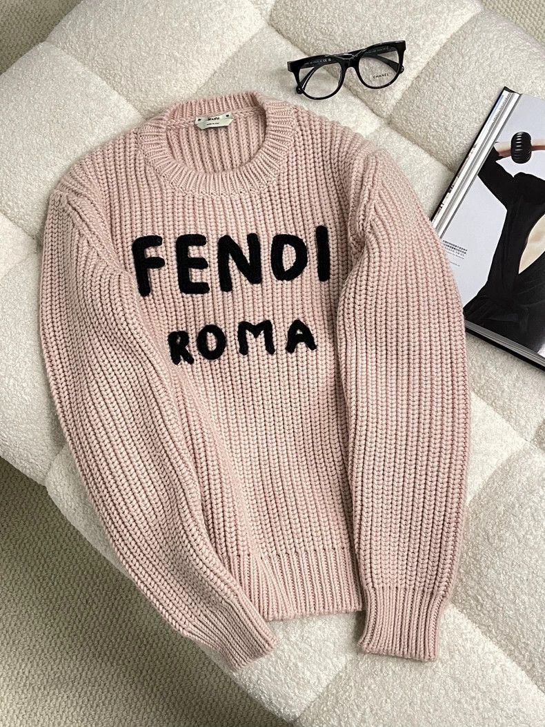 Fendi Fendi Pink Letter Sweater Size 40 - dmc Size US M / EU 48-50 / 2 - 1 Thumbnail
