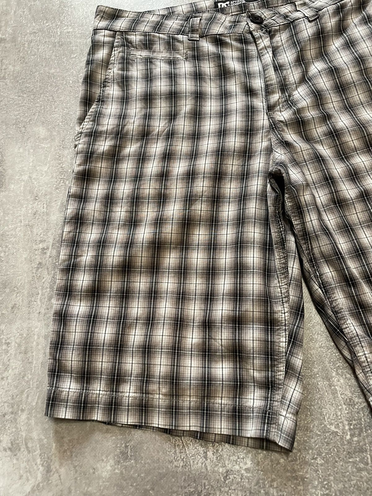 DC × Vintage Vintage DC Shoes Skateboarding Checkered Shorts Size S Size US 30 / EU 46 - 4 Thumbnail