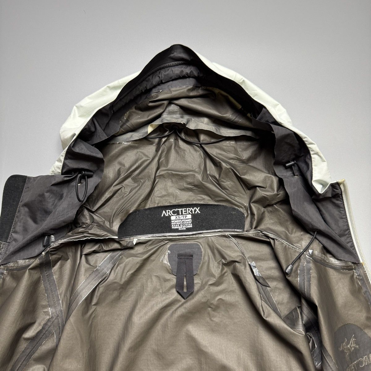 Arc'teryx Arcteryx - Mint Green Women’s Beta SL - Jacket Size XS / US 0-2 / IT 36-38 - 9 Thumbnail