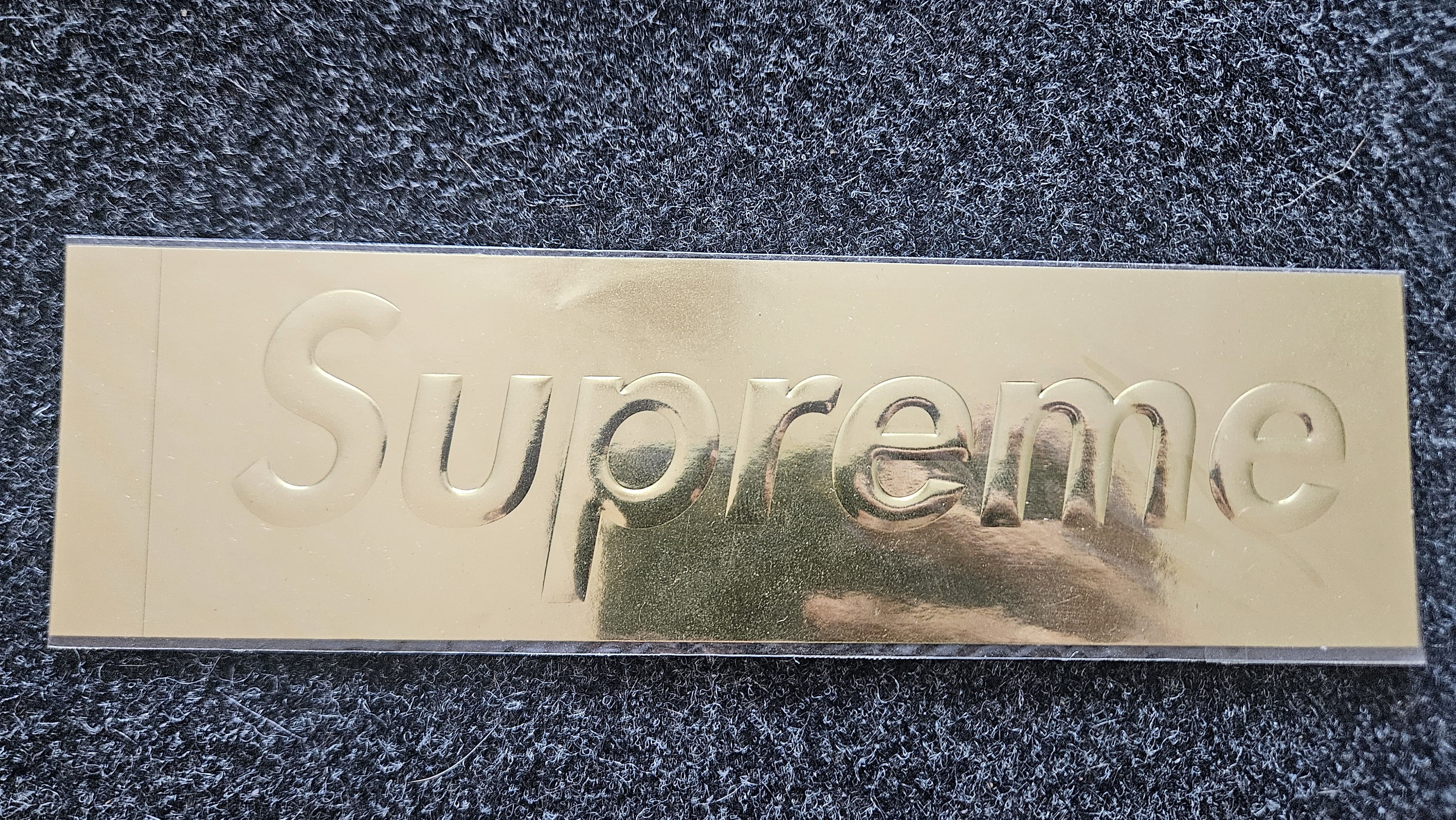 Supreme SUPREME Gold Embossed Box Logo Sticker FW22 Size ONE SIZE - 1 Thumbnail