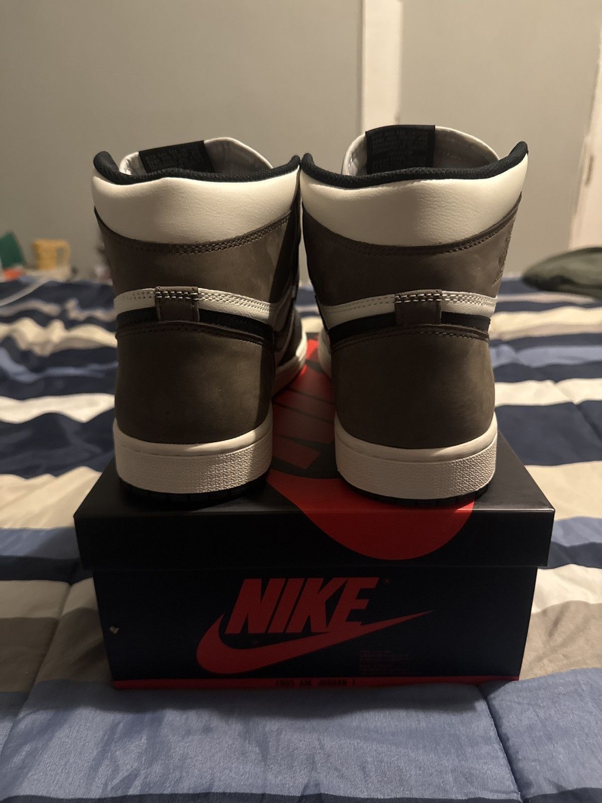 Jordan Brand Air Jordan 1 Mocha Size US 9.5 / EU 42-43 - 4 Thumbnail