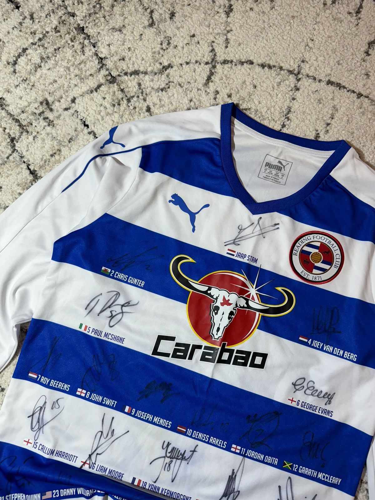 Puma × Vintage Reading 2016/17 Puma Jersey All Team Autographs Blokcore S Size US S / EU 44-46 / 1 - 3 Thumbnail