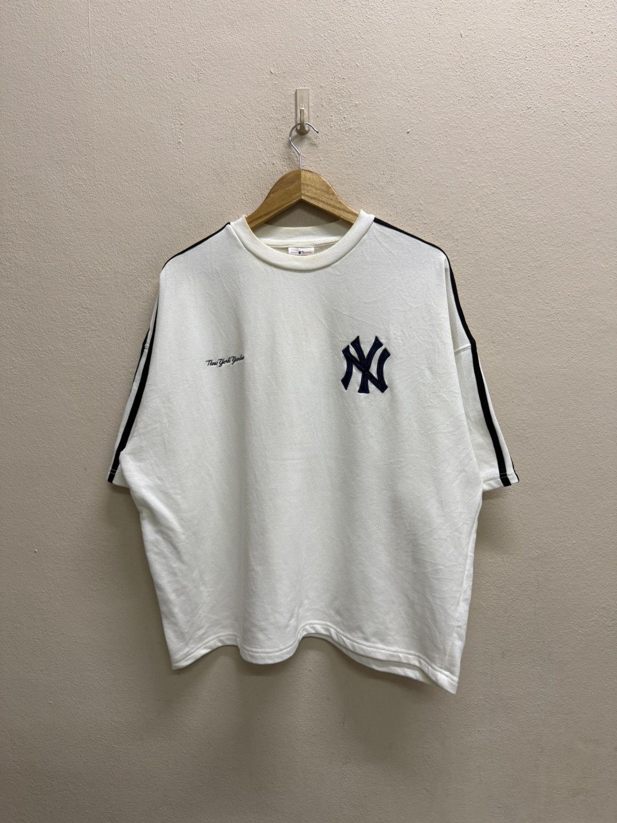 New York Yankees New York Yankees Boxy Shortsleeve Sweatshirt Size US L / EU 52-54 / 3 - 15 Thumbnail