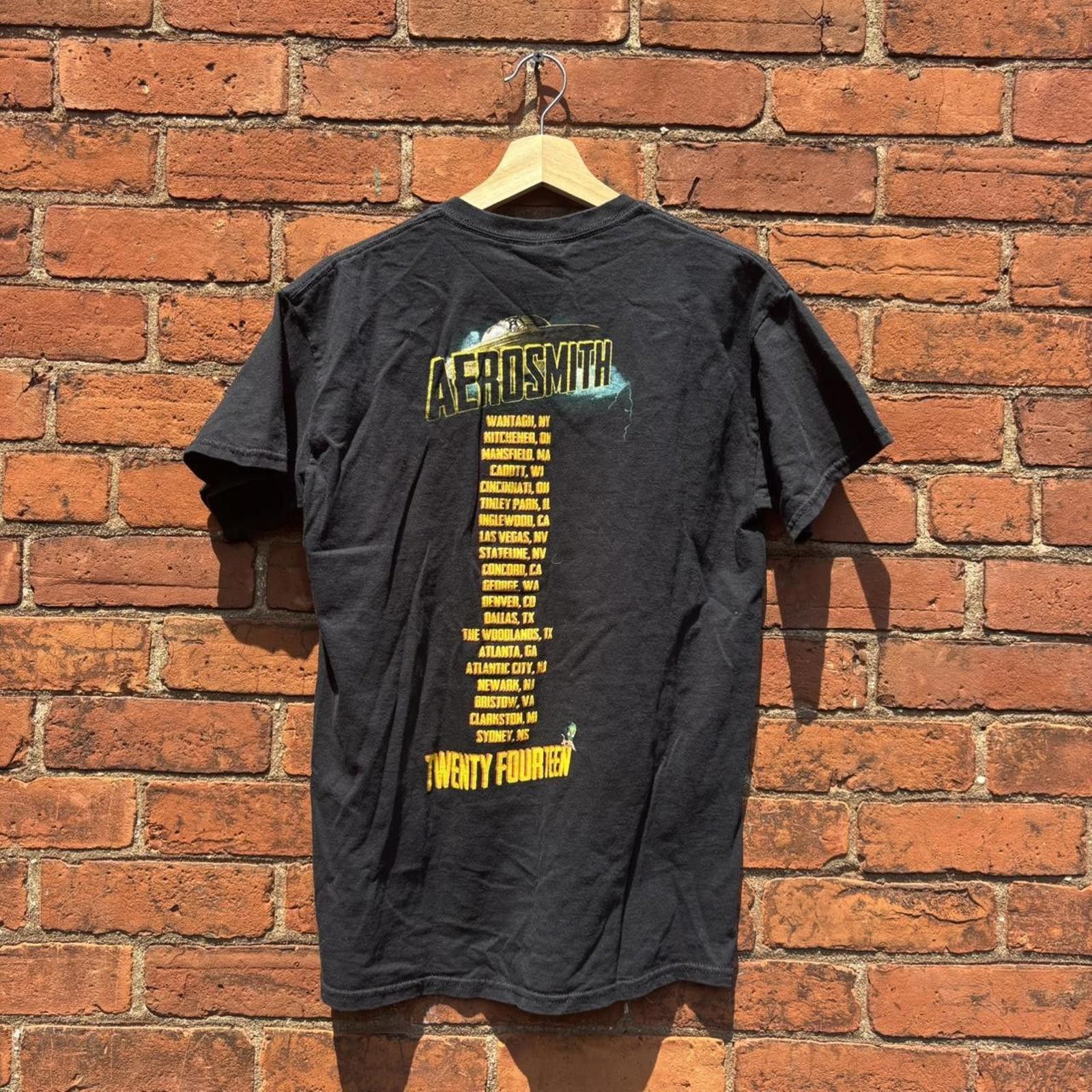 Gildan vintage aerosmith tour t shirt 2014 M Size US M / EU 48-50 / 2 - 4 Thumbnail