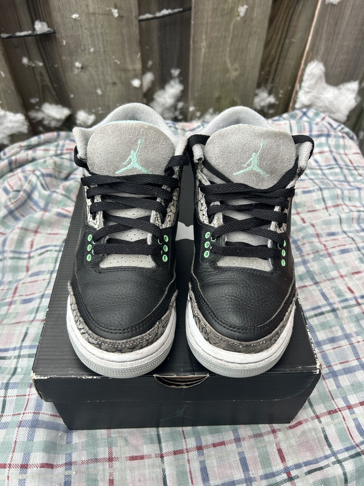 Jordan Brand Jordan 3 GS Cement Grey / Green Glow Size US 4.5 / IT 34.5 - 2 Thumbnail