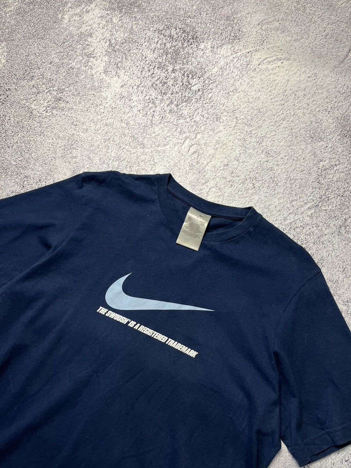Nike Nike Vintage 90s Faded Big Swoosh Center Logo Tee Shirt Size US L / EU 52-54 / 3 - 8 Thumbnail