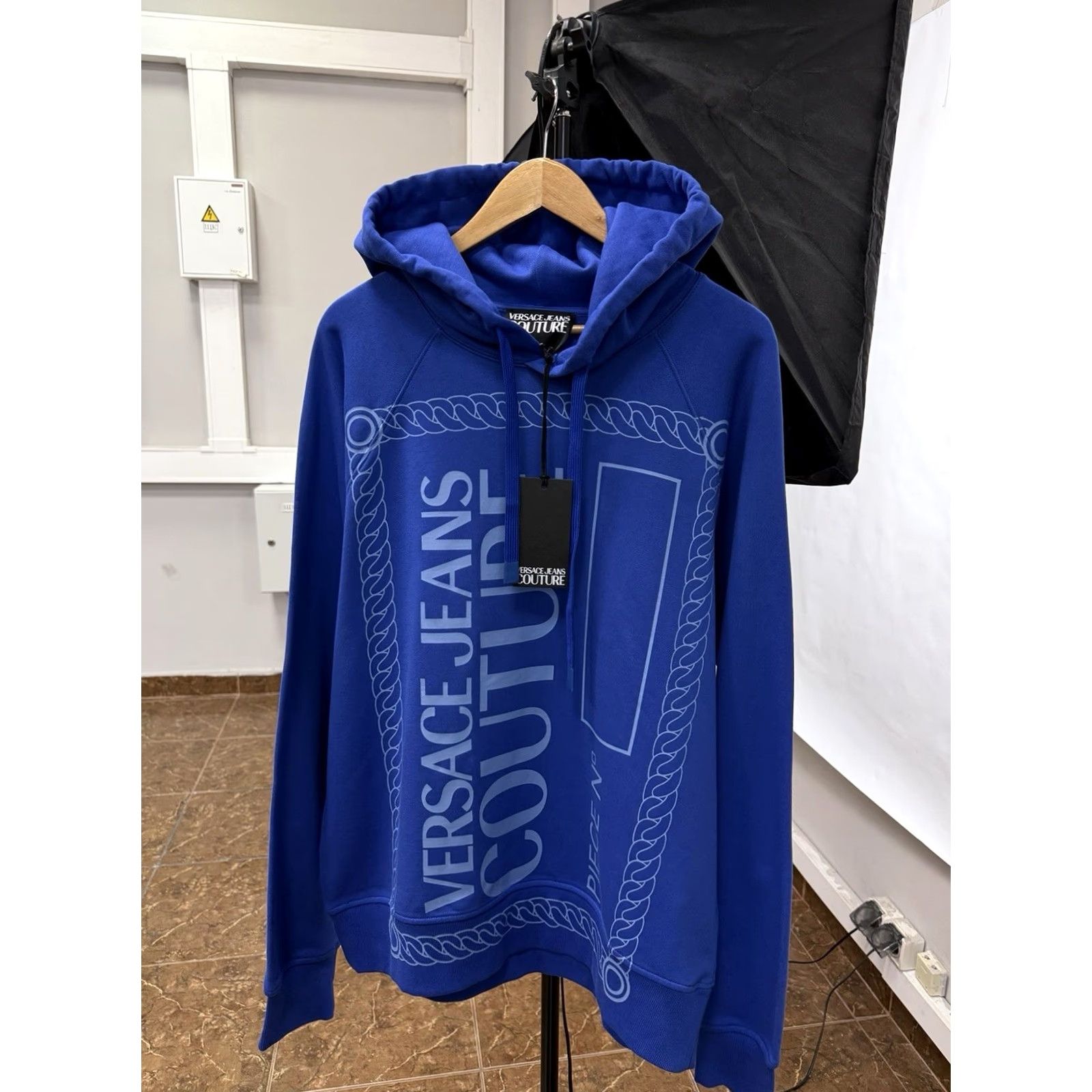 Versace Jeans Couture VERSACE JEANS COUTURE Hoodie L Blue NWT Mens Pullover Over Design Colorful Italy Size US L / EU 52-54 / 3 - 2 Thumbnail