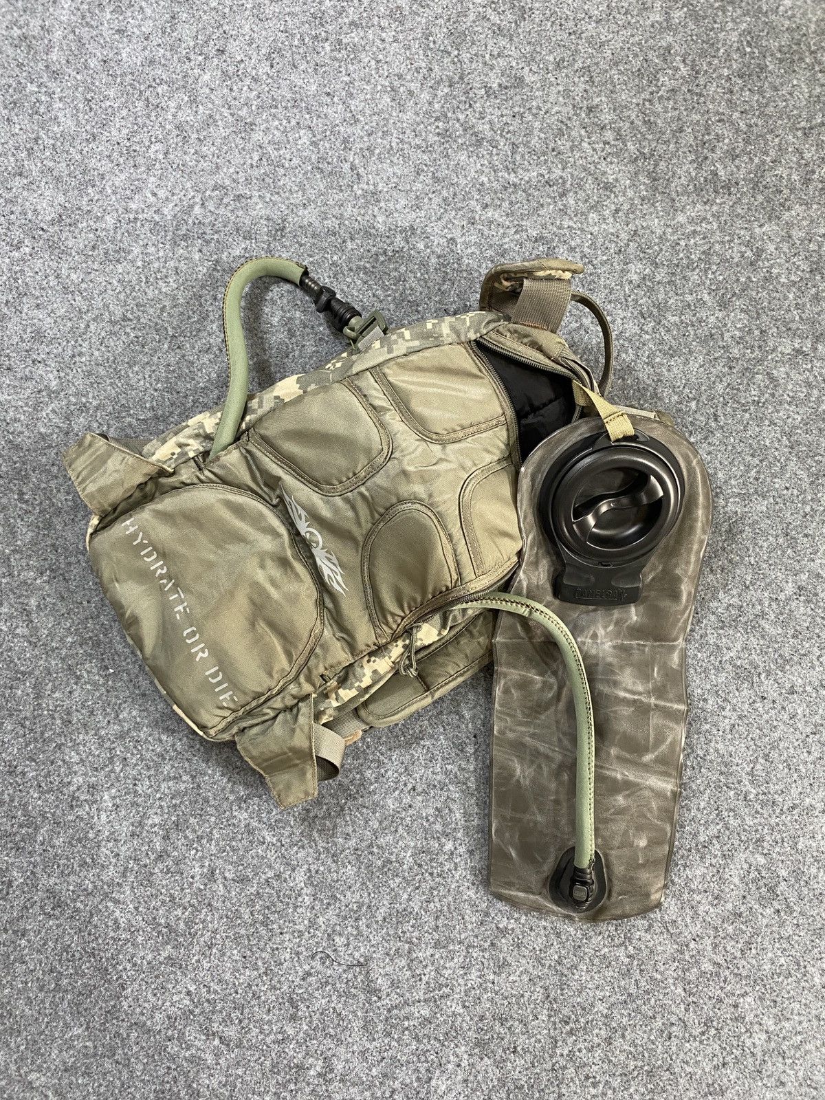 Other Camelbak Maximum Gear Cordura Military Pixel Camo Hydration Size ONE SIZE - 8 Thumbnail