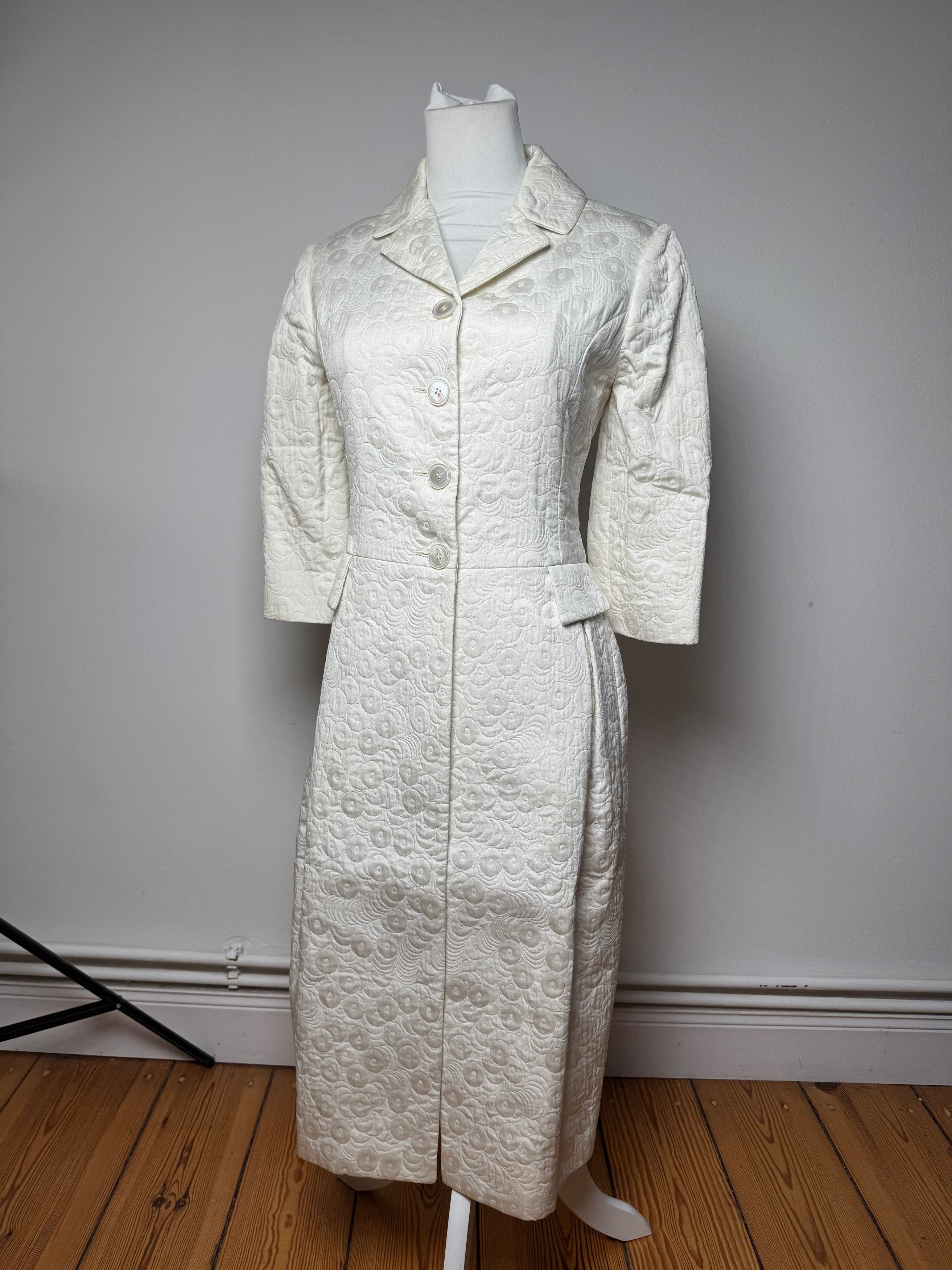 Salvatore Ferragamo Vintage Monogram Dress White M Size M / US 6-8 / IT 42-44 - 1 Thumbnail