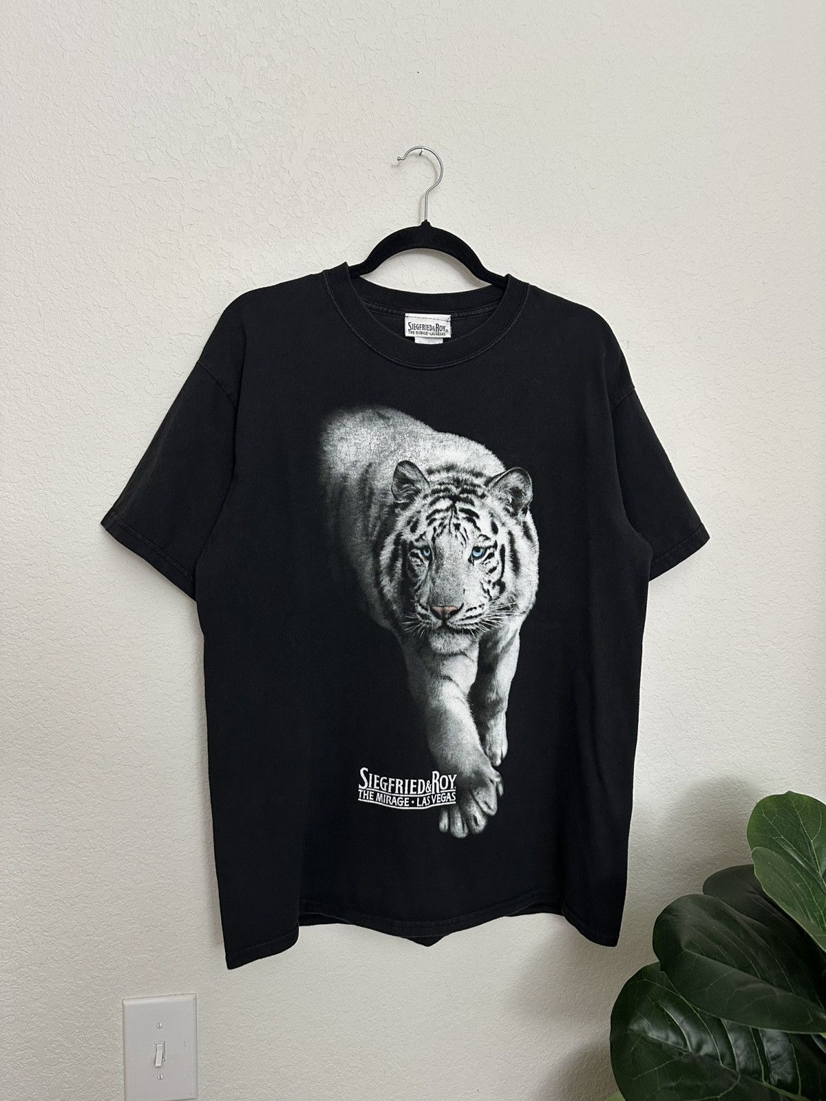 Vintage Vintage 90s Siegfried & Roy White Tiger The Mirage Las Vegas Size US L / EU 52-54 / 3 - 2 Thumbnail
