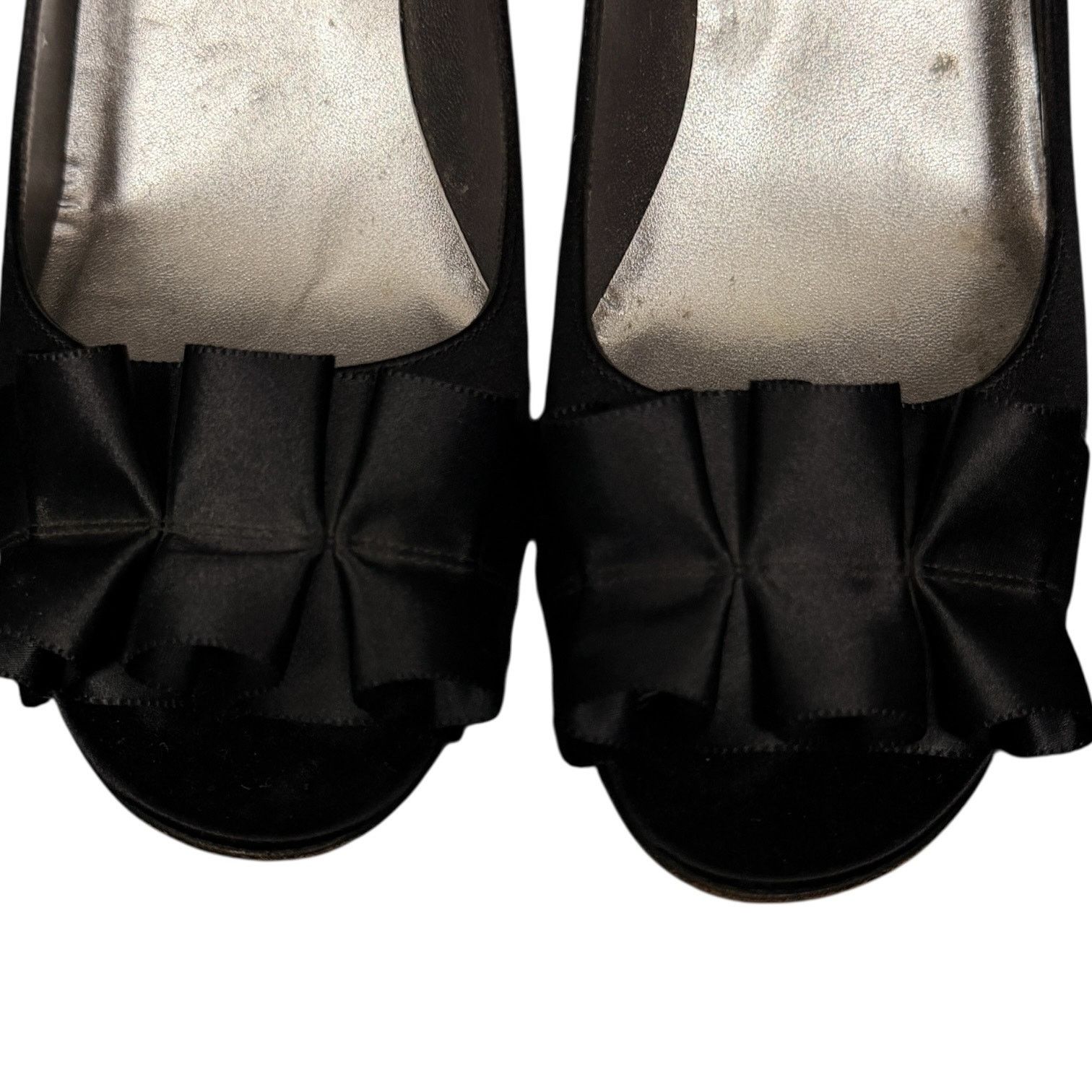 Stuart Weitzman Stuart Weitzman Black Satin Ruffle Bow Open High Heel 10.5 Size US 10.5 / IT 40.5 - 4 Thumbnail