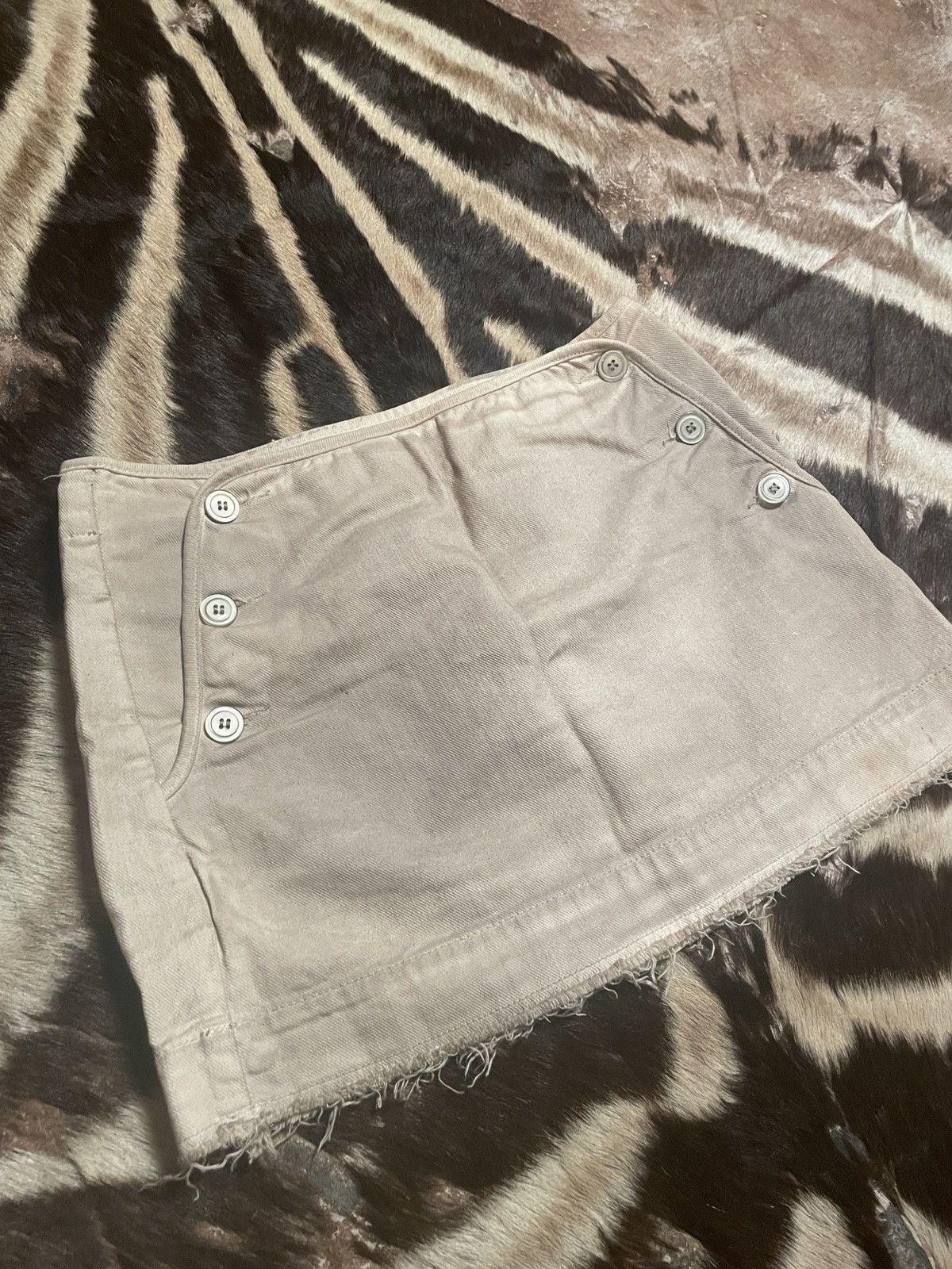 Diesel Black Gold DIESEL BLACK GOLD BUTTON MINISKIRT Size 26" / US 2 / IT 38 - 2 Thumbnail