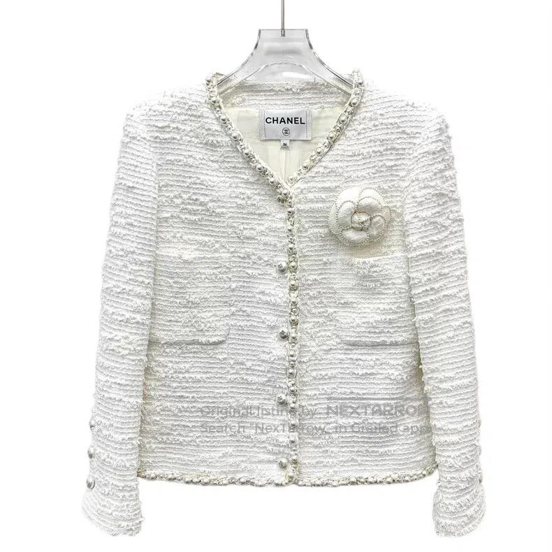 Chanel Chanel White camelia cotton V-neck single-breasted long-sl Size XS / US 0-2 / IT 36-38 - 1 Thumbnail