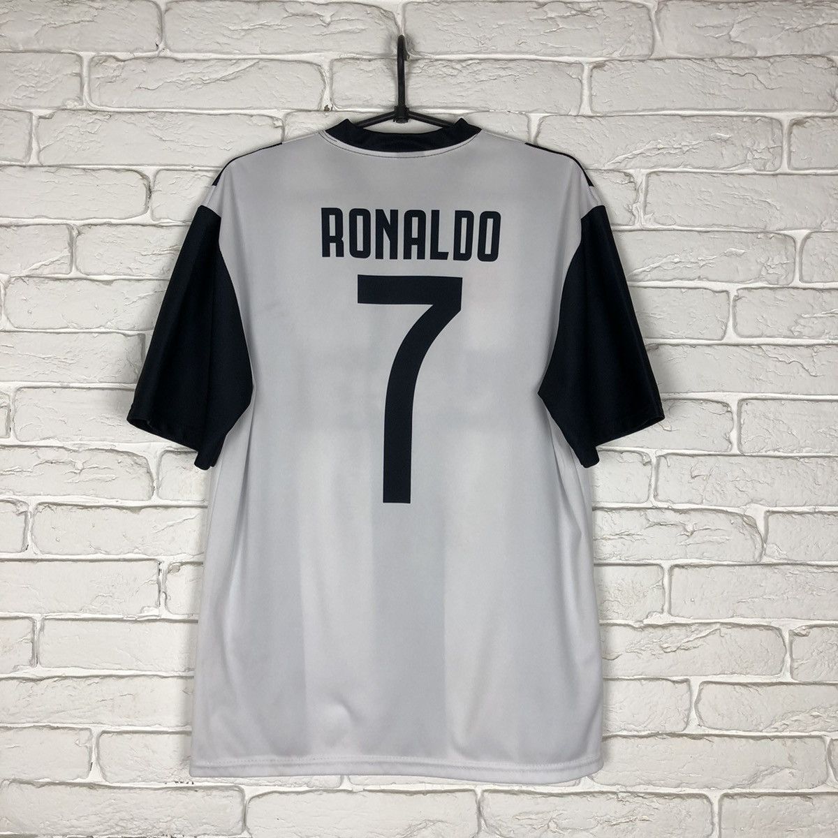 Other Ronaldo Juventus copy soccer jersey official product Size US M / EU 48-50 / 2 - 5 Thumbnail