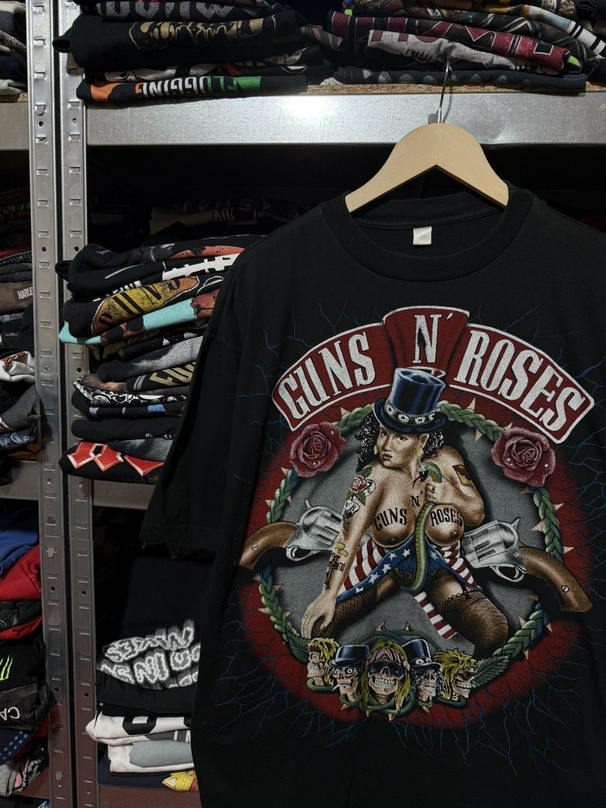 Vintage Vintage 1990’s Guns N Roses Axl Rose Jocker Tattoo T-Shirt Size US XXL / EU 58 / 5 - 3 Thumbnail