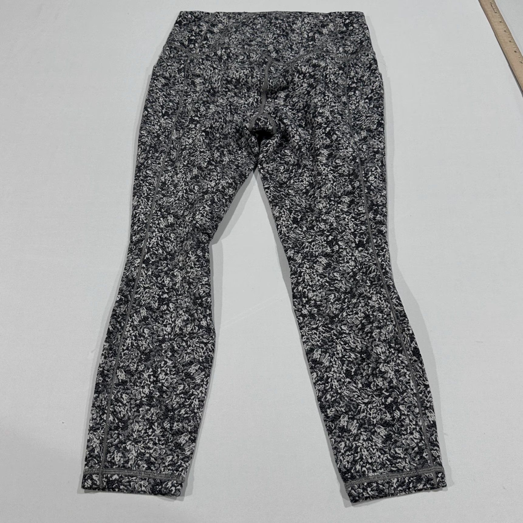 Athleta Athleta Leggings M Gray White Salutation 7/8 Cropped Pockets Slim Knit Jersey Fiber Activewear Womens Size 32" / US 10 / IT 46 - 6 Thumbnail