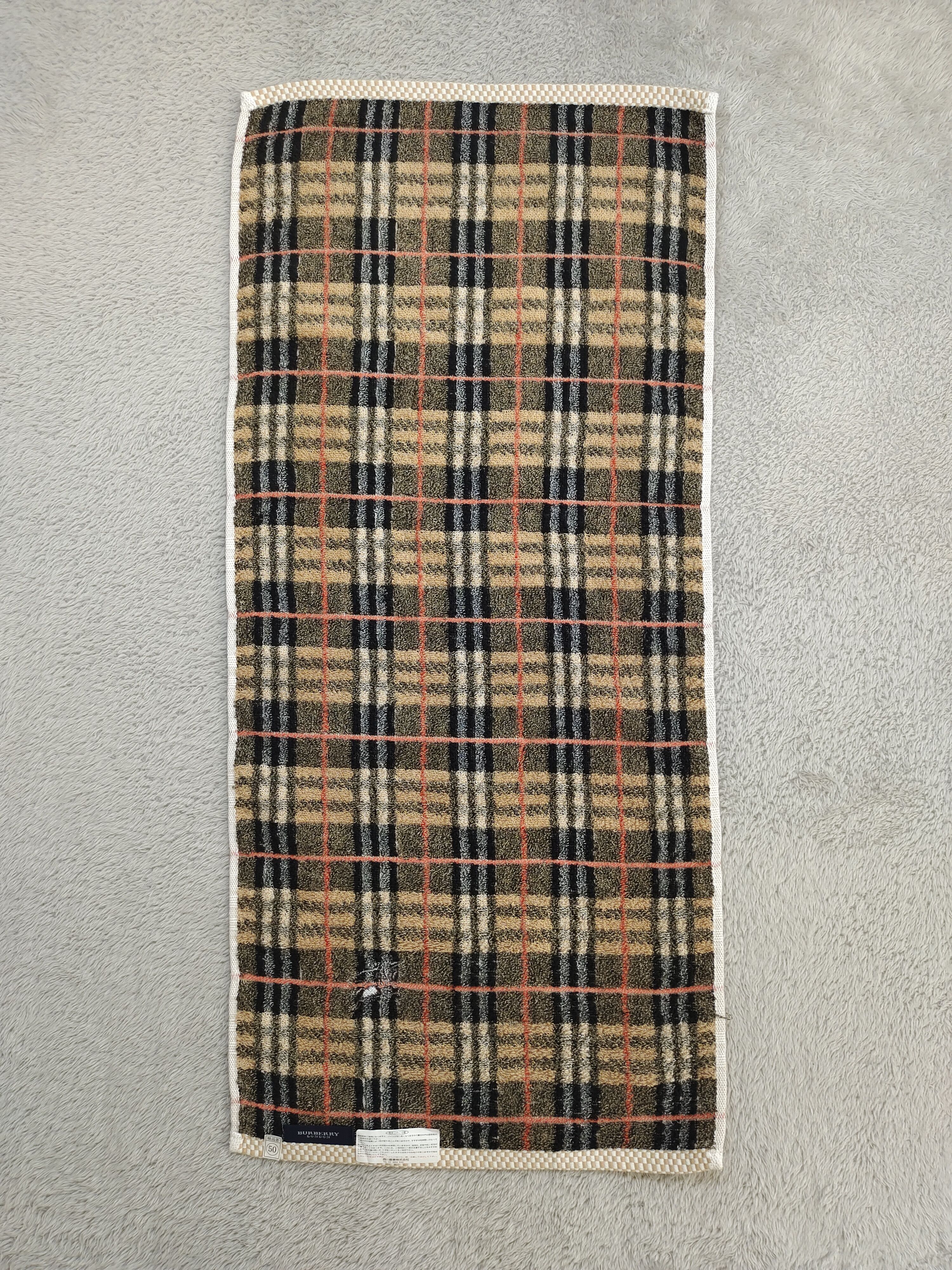 Burberry NEW OLD STOCK BURBERRY LONDON NOVA CHECK HAND TOWEL Size ONE SIZE - 9 Thumbnail