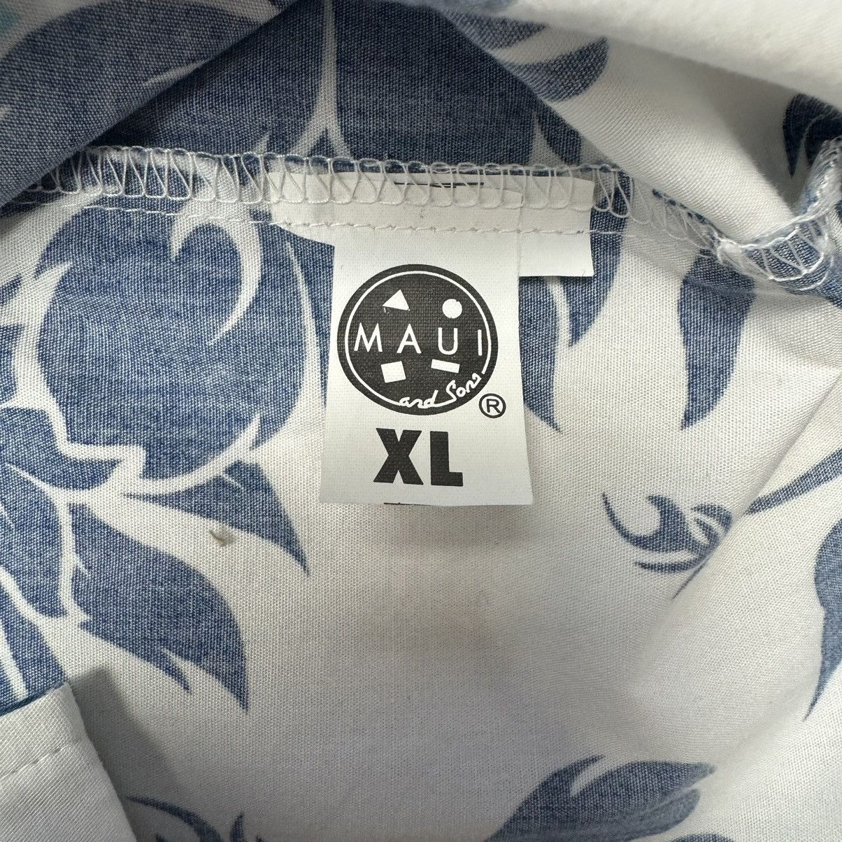 Maui and Sons Rare Vintage Maui and Sons Black Shark Print Hawaiian Shirt Size US XL / EU 56 / 4 - 11 Thumbnail