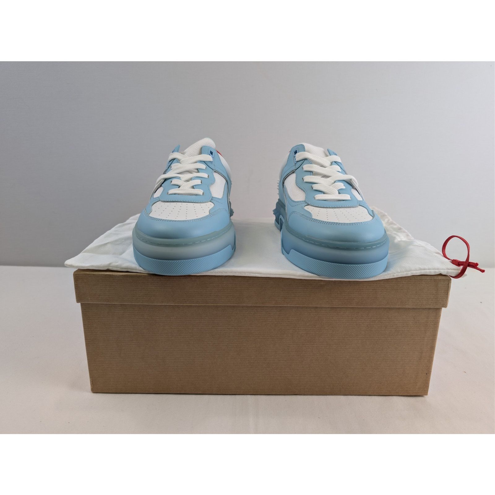 Christian Louboutin o1rshd1 Astroloubi low-top sneaker in light blue and white Size US 8 / EU 41 - 18 Thumbnail