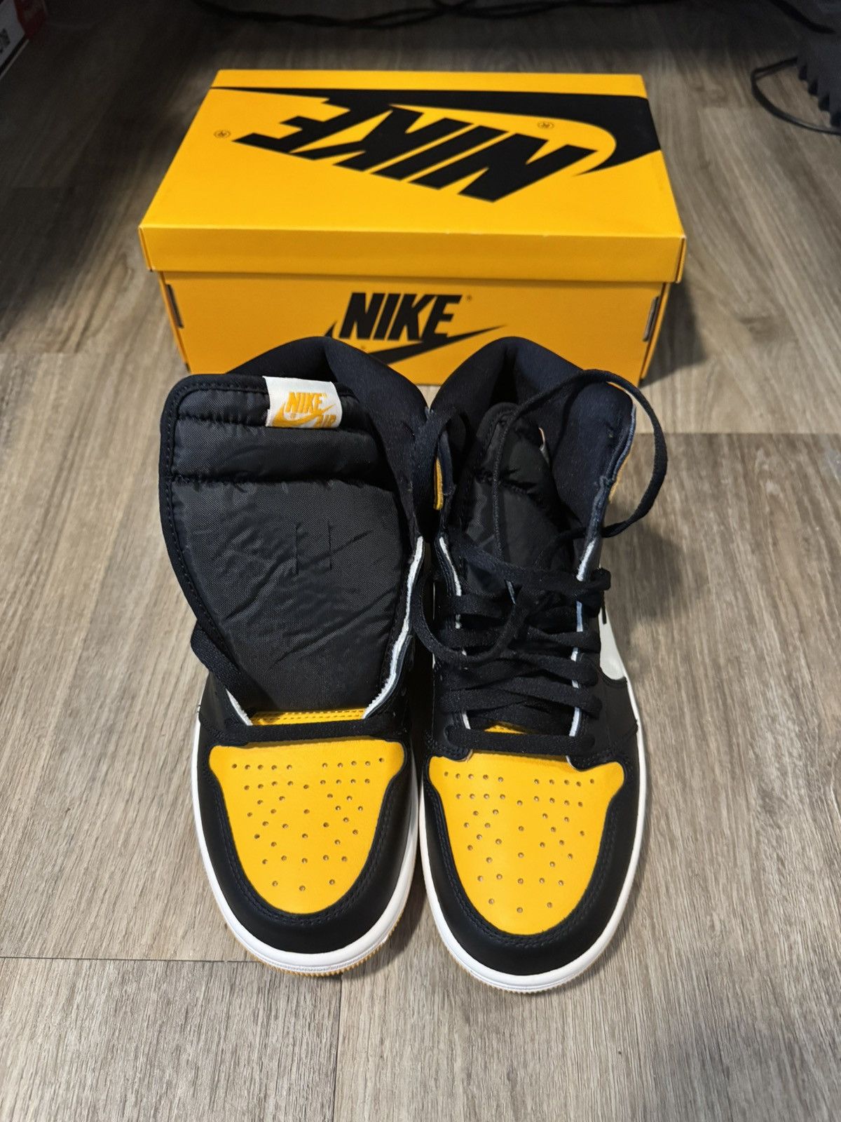 Nike Air Jordan High OG Yellow Toe Size US 8 / EU 41 - 5 Thumbnail