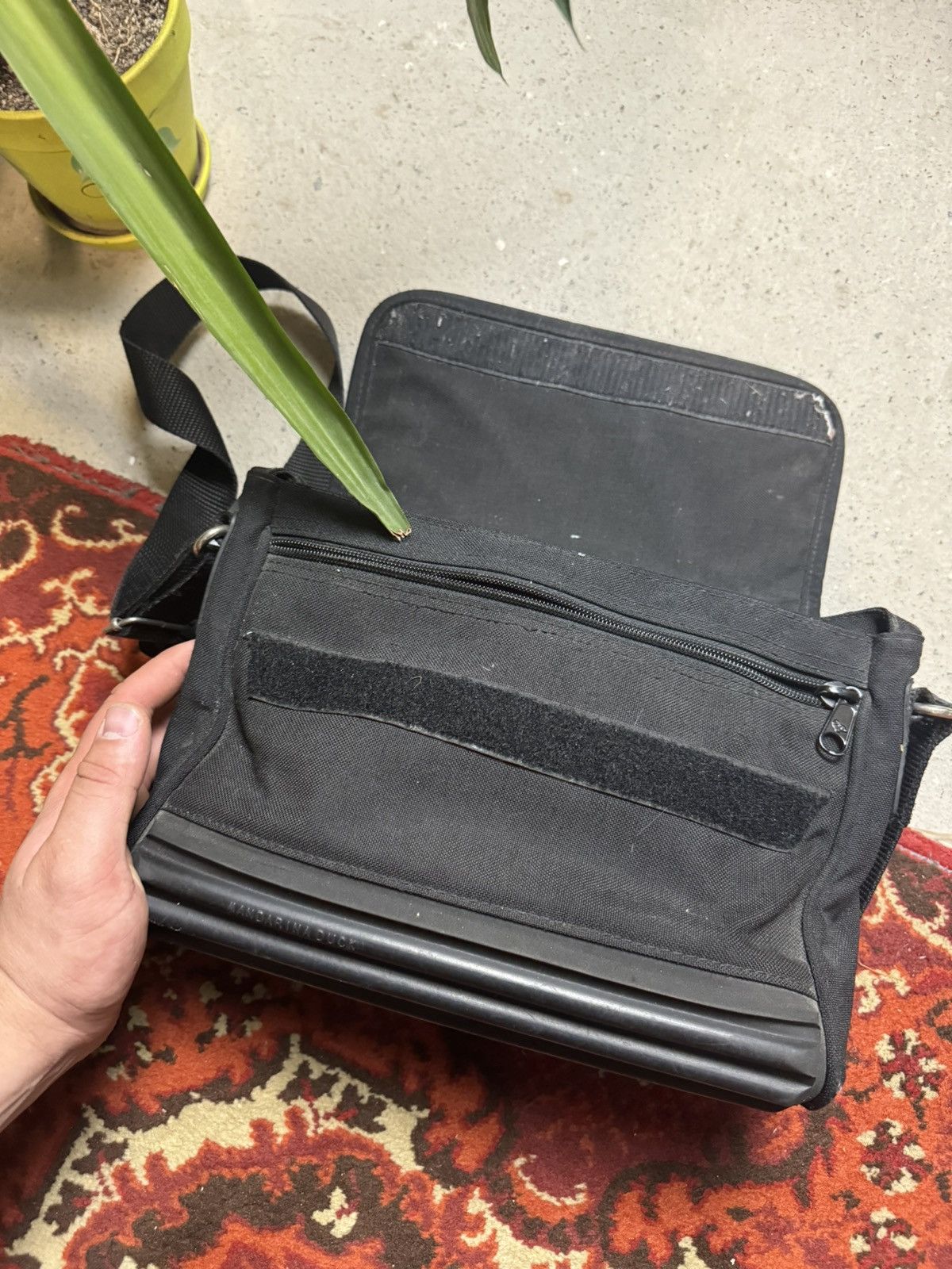 Japanese Brand Vintage Y2K Mandarina Duck Yohji style shoulder Tank Bag Opi Size ONE SIZE - 7 Thumbnail