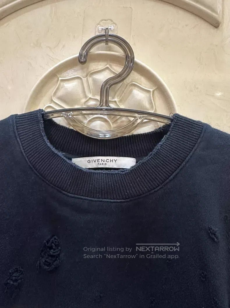 Givenchy Givenchy Classic Black and White Big Hole Letter Logo Swea Size US S / EU 44-46 / 1 - 4 Thumbnail
