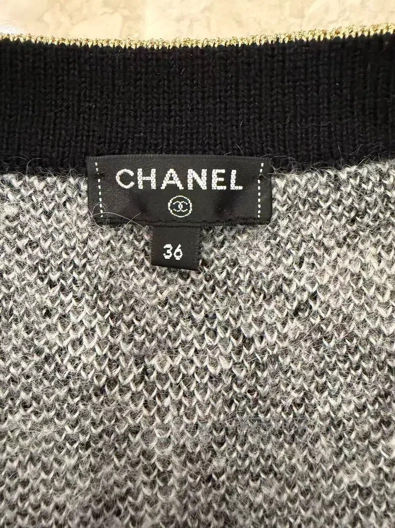 Chanel Chanel 20A Kangpeng Street Camelia Flower Gold Button Swea Size XS / US 0-2 / IT 36-38 - 3 Thumbnail