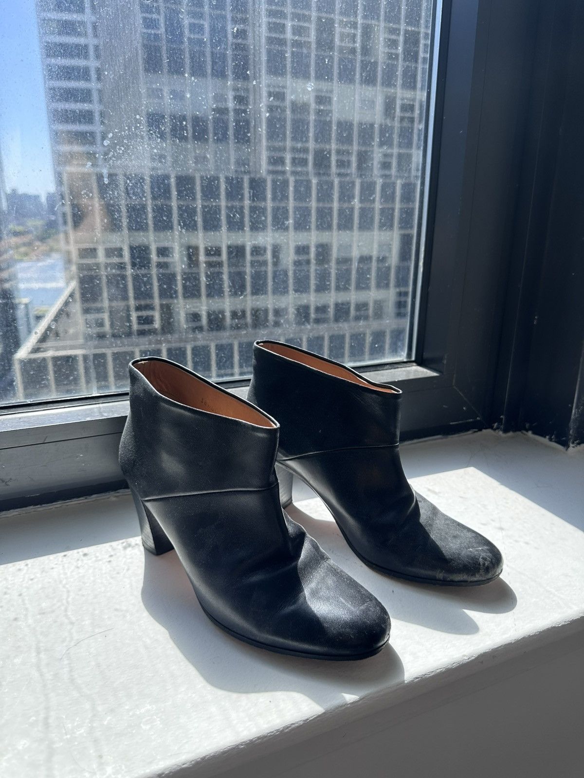 Maison Margiela MAISOM MARTIN MARGIELA PARIS WOMENS ANKLE BOOT BLACK LEATHER Size US 8 / IT 38 - 2 Thumbnail