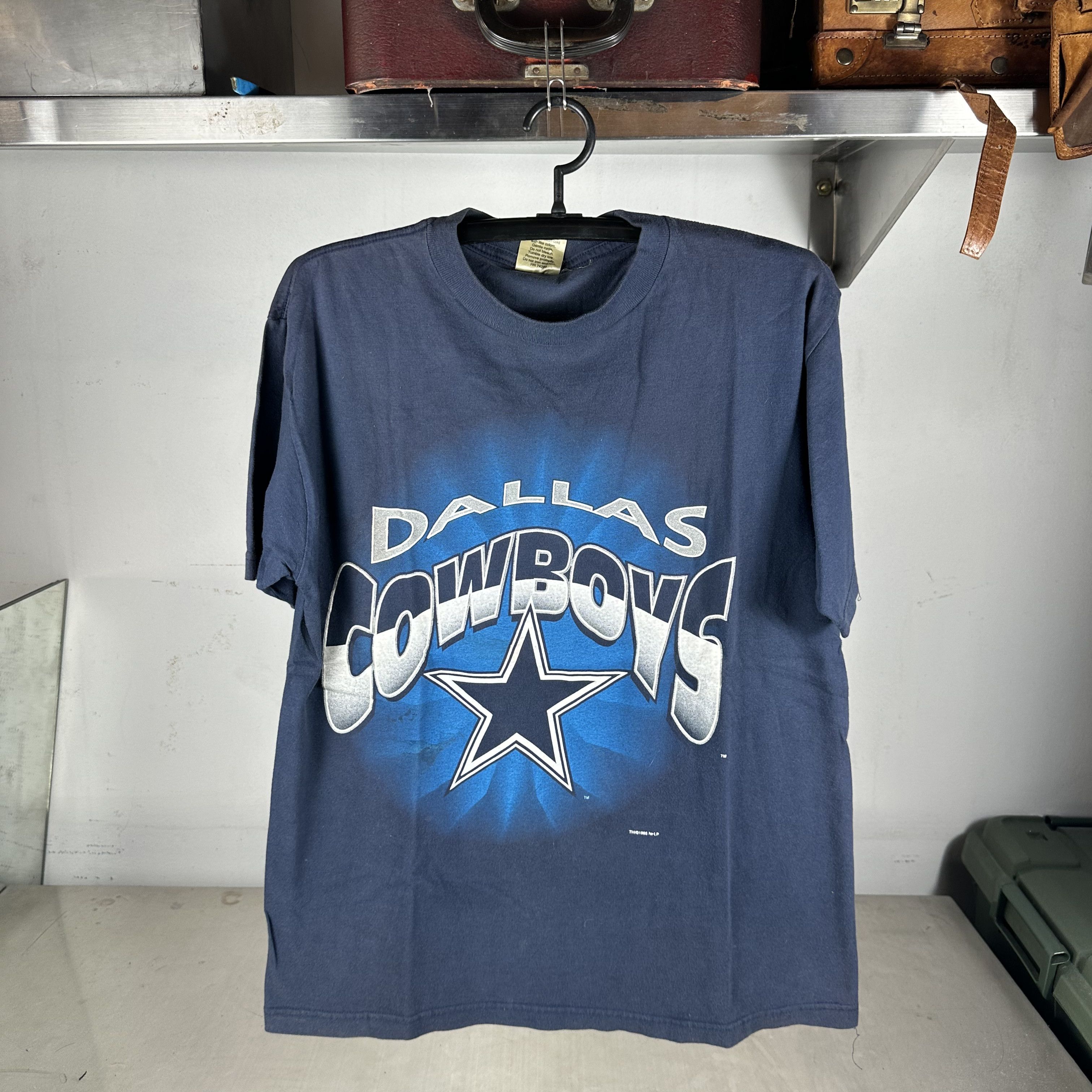 Vintage ​Vintage 1995 Dallas Cowboys Football NFL Graphic T-shirt Size US XL / EU 56 / 4 - 1 Thumbnail