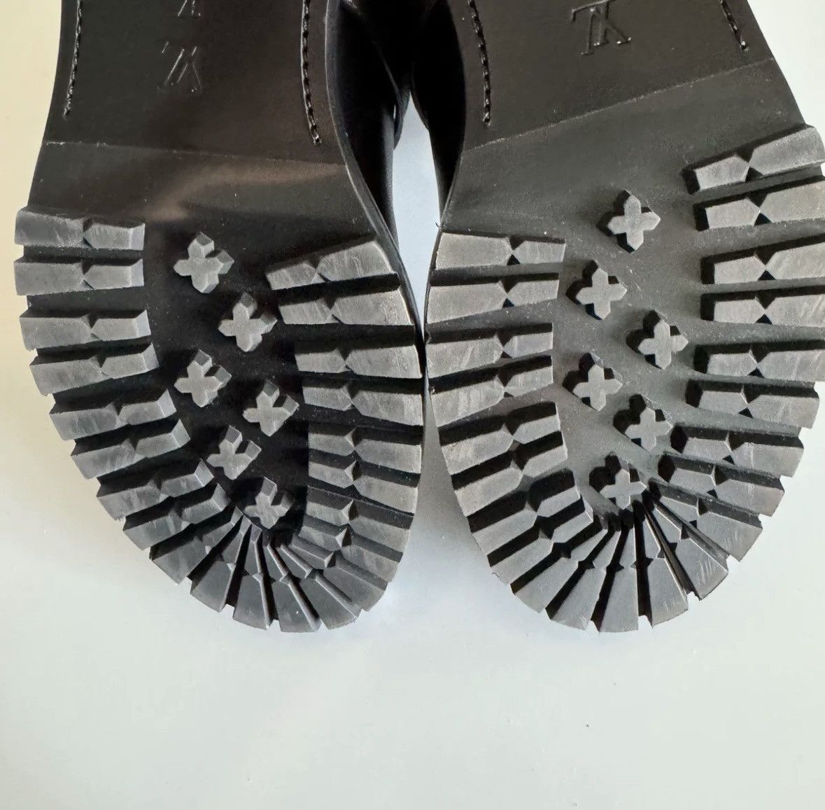 Louis Vuitton Louis Vuitton discovery Size US 8 / EU 41 - 7 Thumbnail