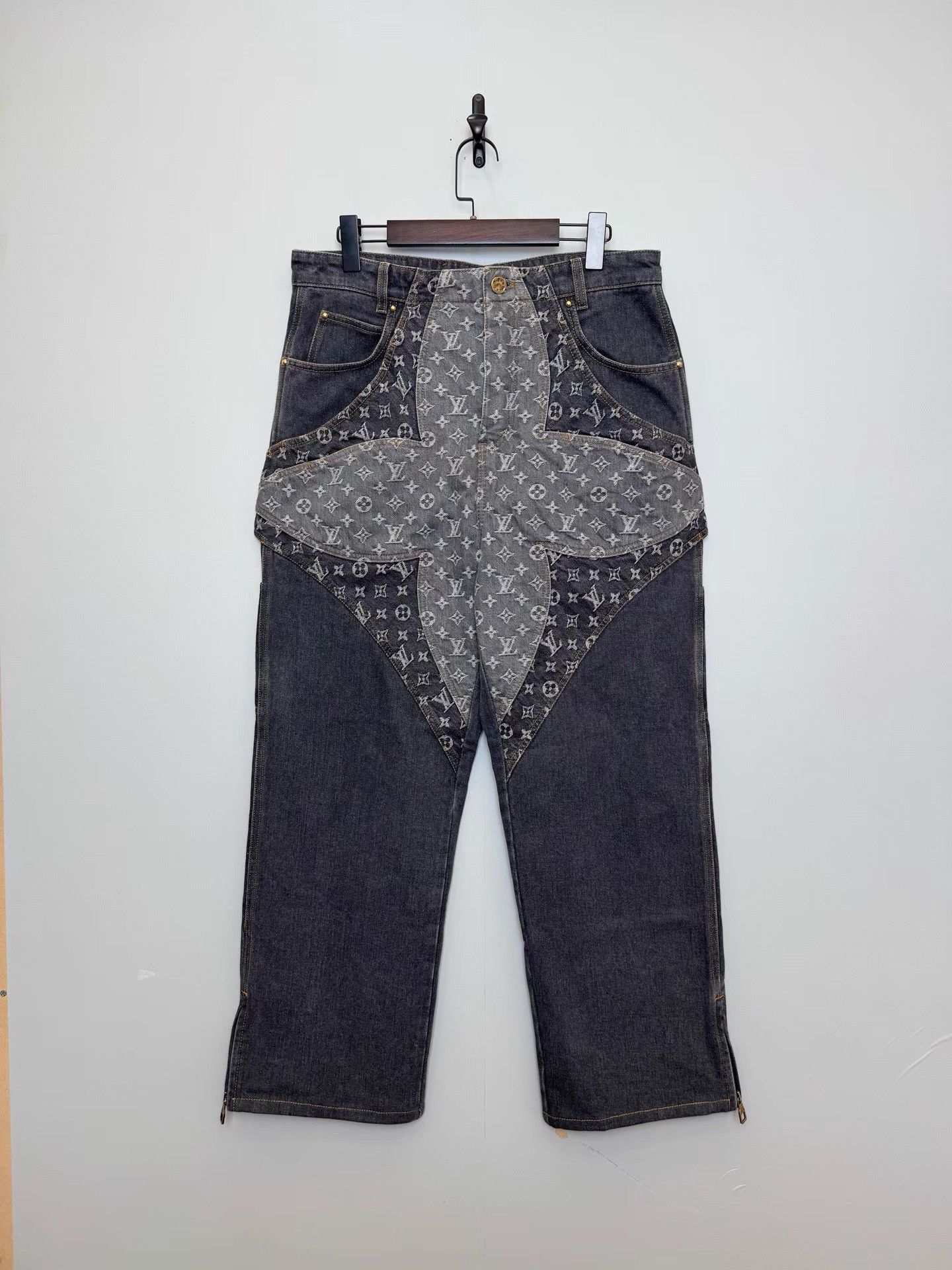 Louis Vuitton Louis Vuitton 3-Flower Print Patchwork Straight Pants K36 Size US 32 / EU 48 - 1 Thumbnail