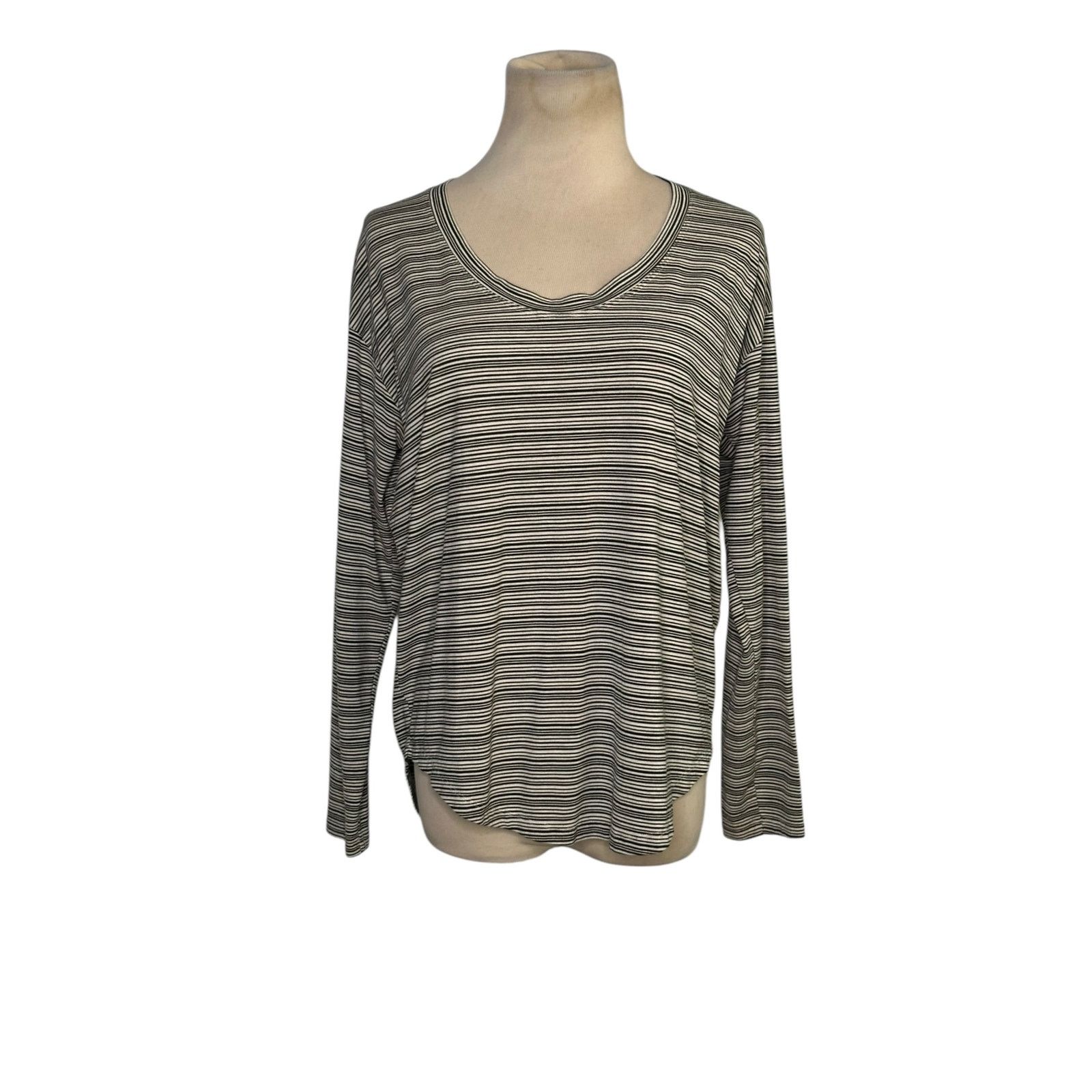 Athleta Athleta black white striped long sleeves t shirt size Small Size S / US 4 / IT 40 - 8 Thumbnail