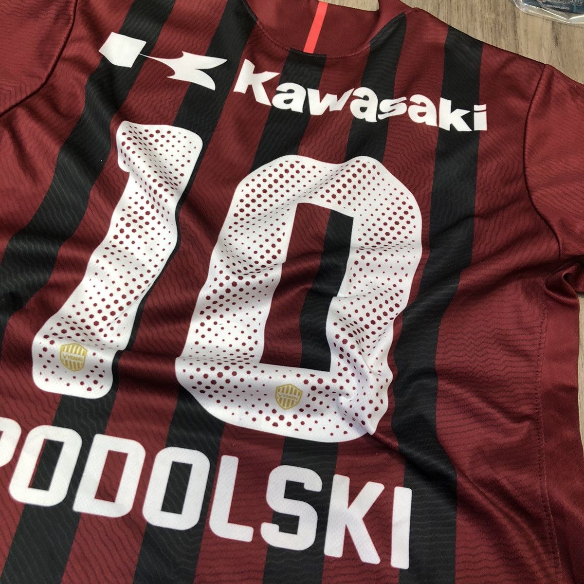 Asics × Japanese Brand Kobe vissel 2017 home shirt #10 Podolski Size US XL / EU 56 / 4 - 6 Thumbnail