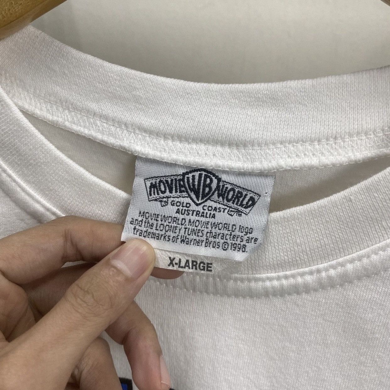 Warner Bros VTG Warner Bros. Movie World Australia T-shirt Looney Tunes Size US L / EU 52-54 / 3 - 12 Thumbnail