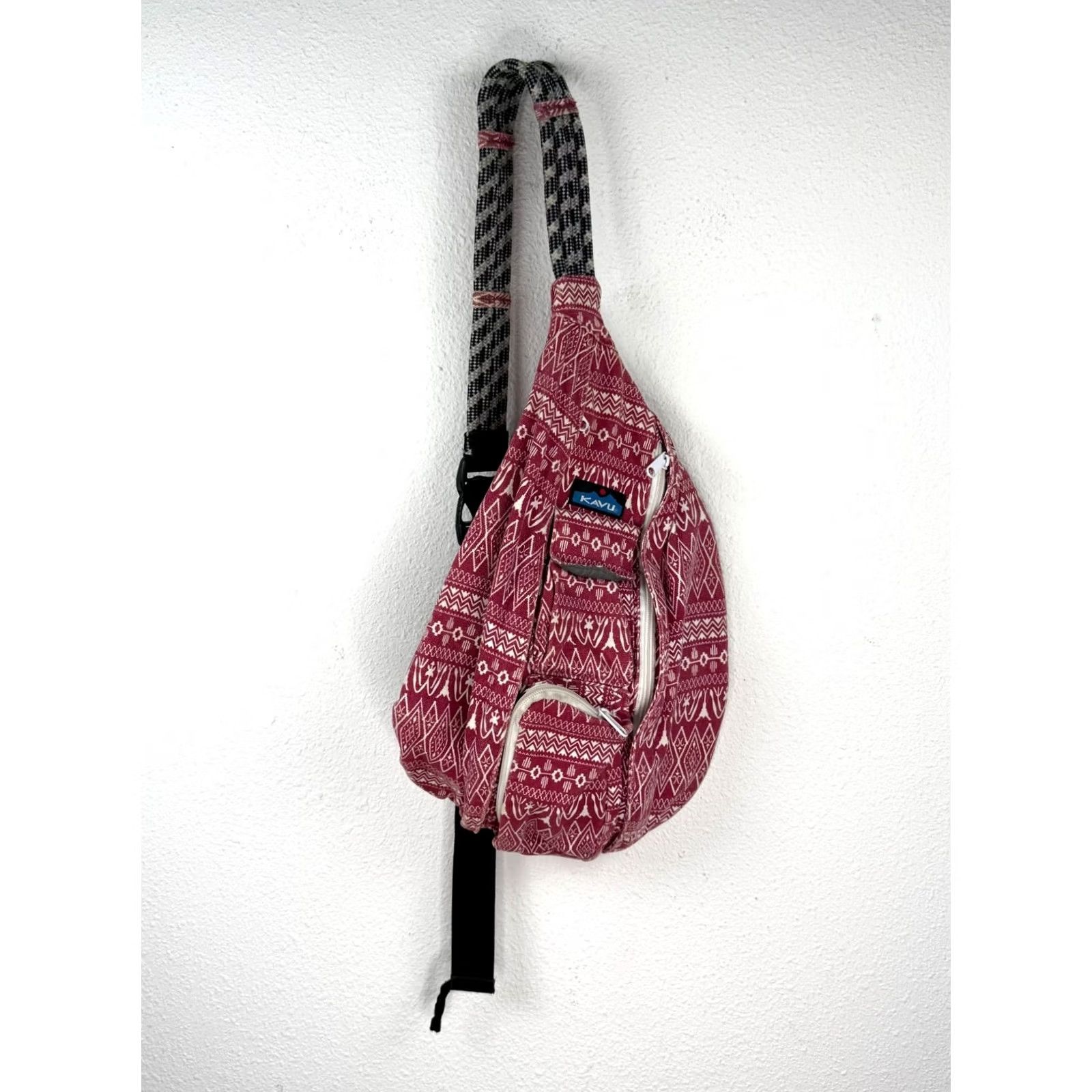 KAVU KAVU Rope Sling Bag Crossbody Tribal Red & White, Medium, Unisex Adults, Geometric Pattern, Canvas/Cotton, Adjustable Strap, Pockets, Vintage: No Size ONE SIZE - 2 Thumbnail