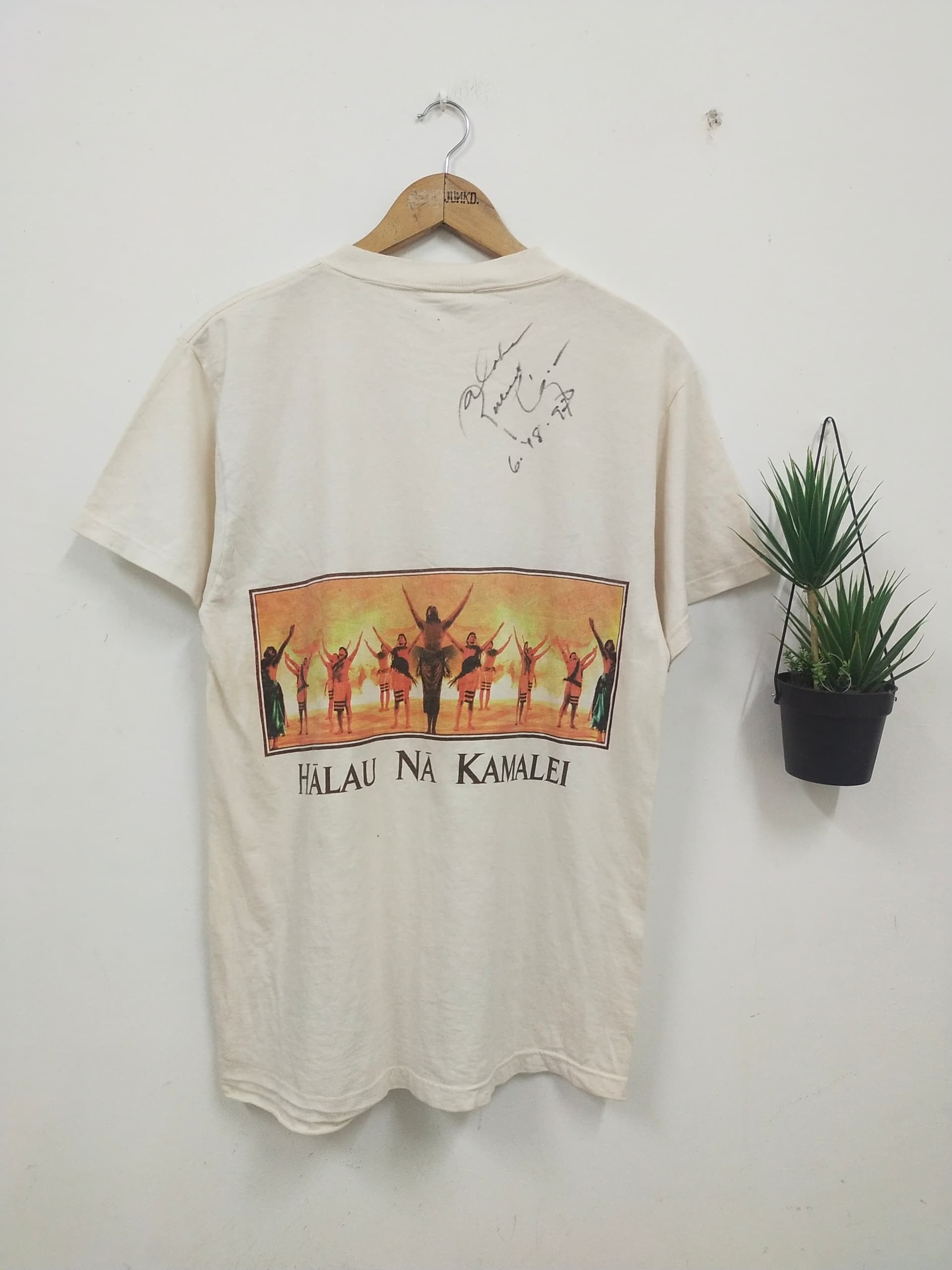 Band Tees Vintage 1997 Halau Na Kamalei band Group graphic tee Size US M / EU 48-50 / 2 - 5 Thumbnail
