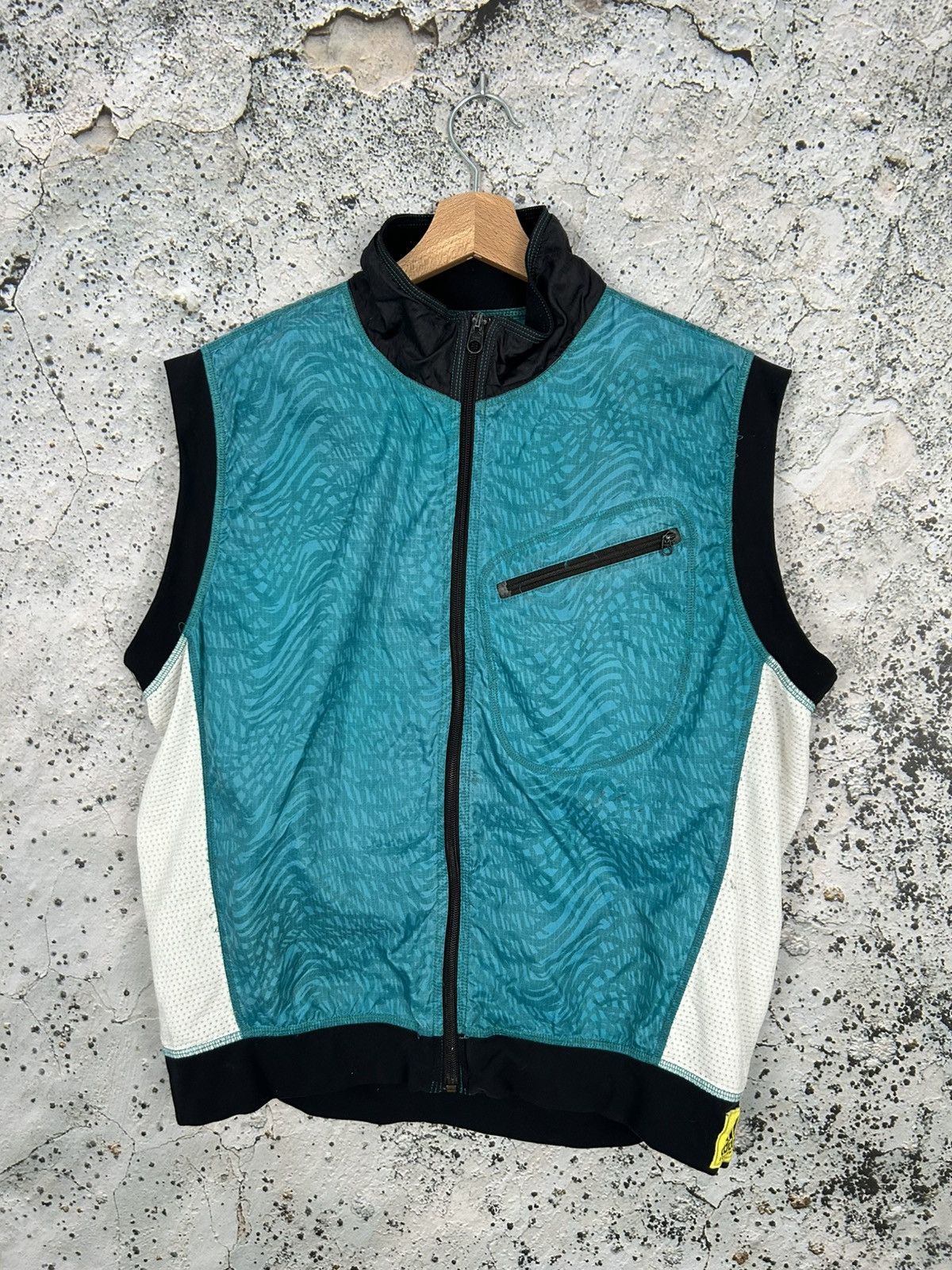 Adidas Adidas Equipment 90s Vintage Sportswear Vest Streetwear Rare Size US L / EU 52-54 / 3 - 1 Thumbnail