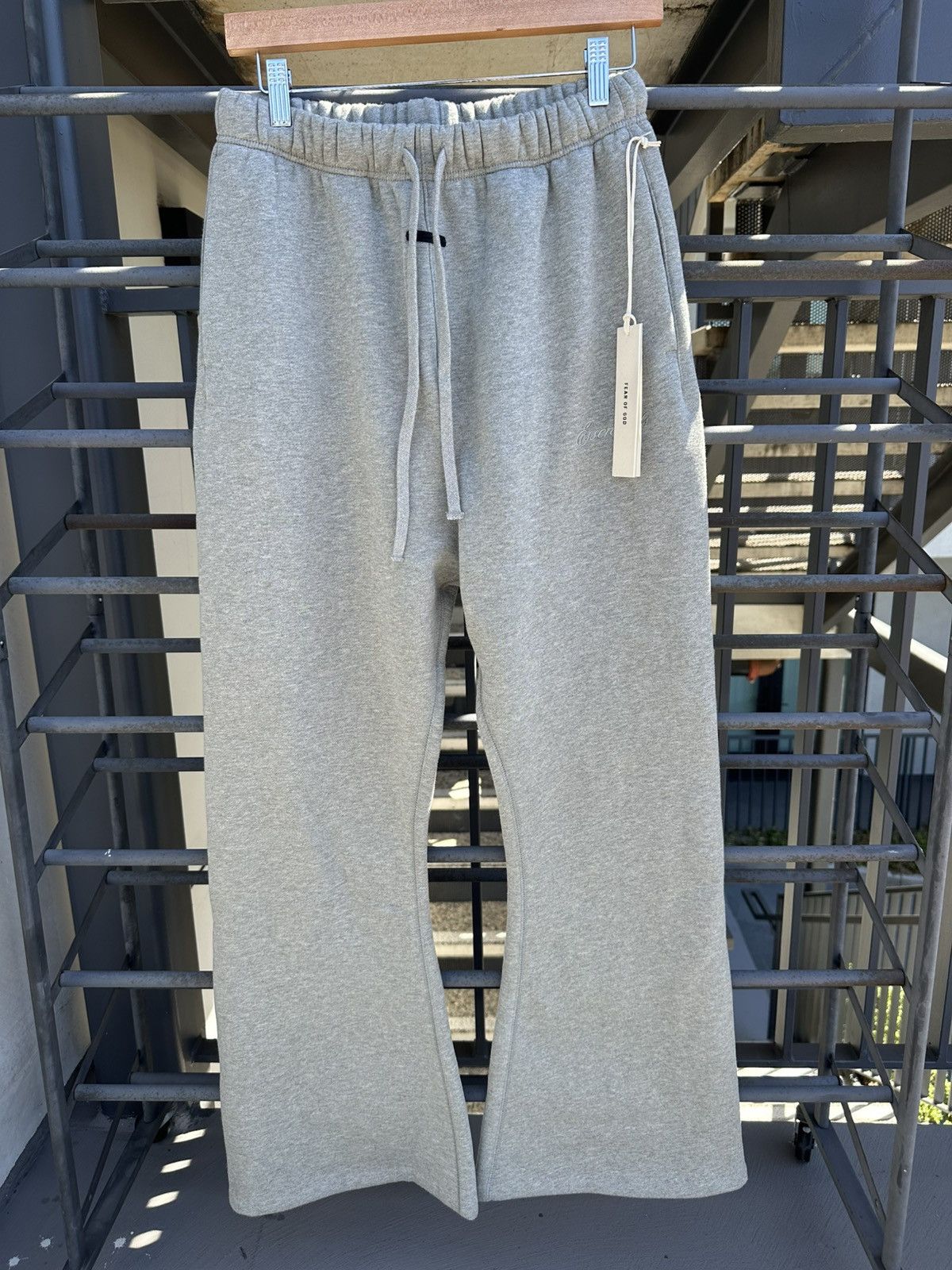 Essentials Essentials Signature SS26 Classic Flare Sweatpant Size 27" / US 4 / IT 40 - 2 Thumbnail