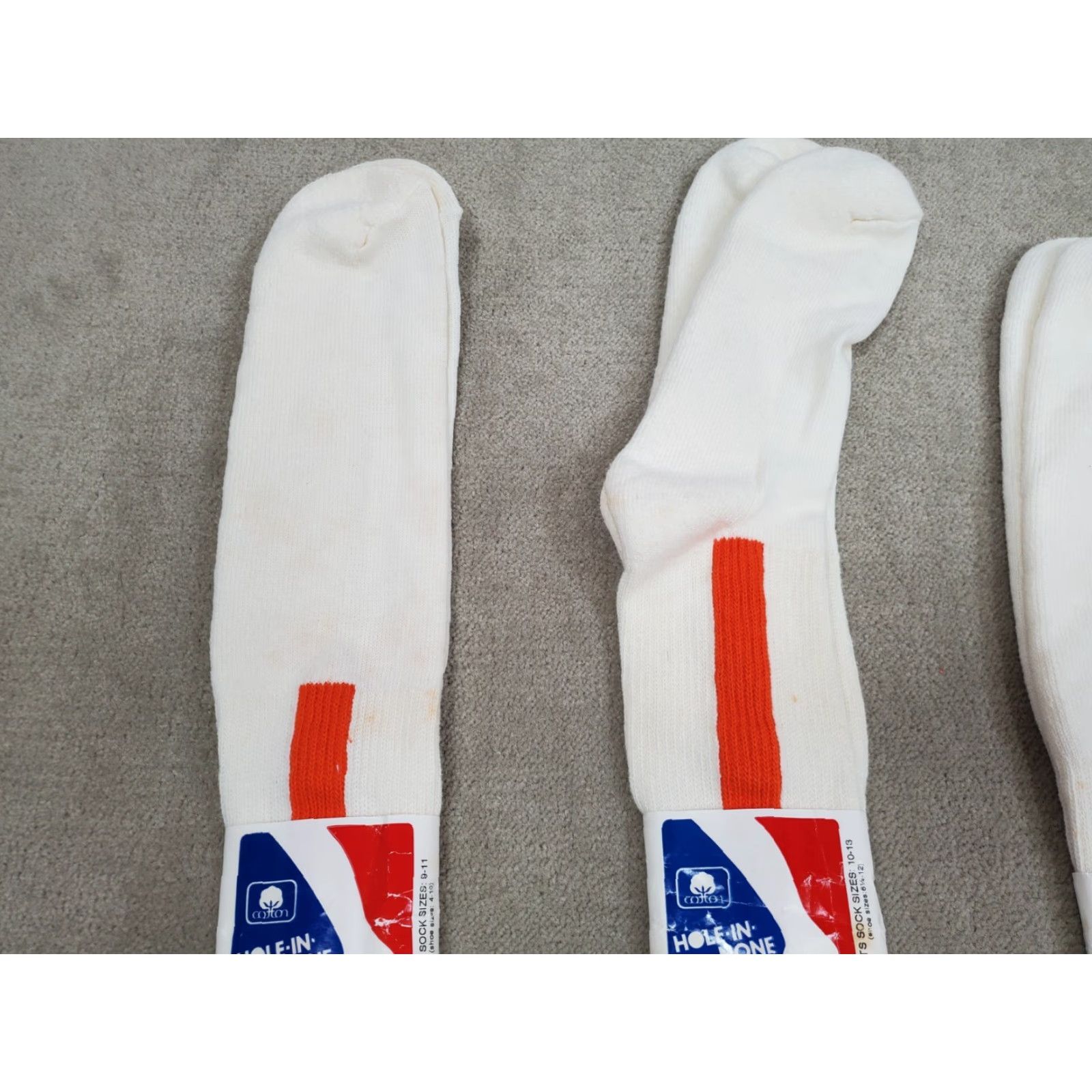 Vintage VINTAGE Hole in None Socks Mens 4 Pairs Crew White 7-9 4-12 USA Usa 80s 90s Classic Cushioned All Seasons Socks Mens Size ONE SIZE - 5 Thumbnail