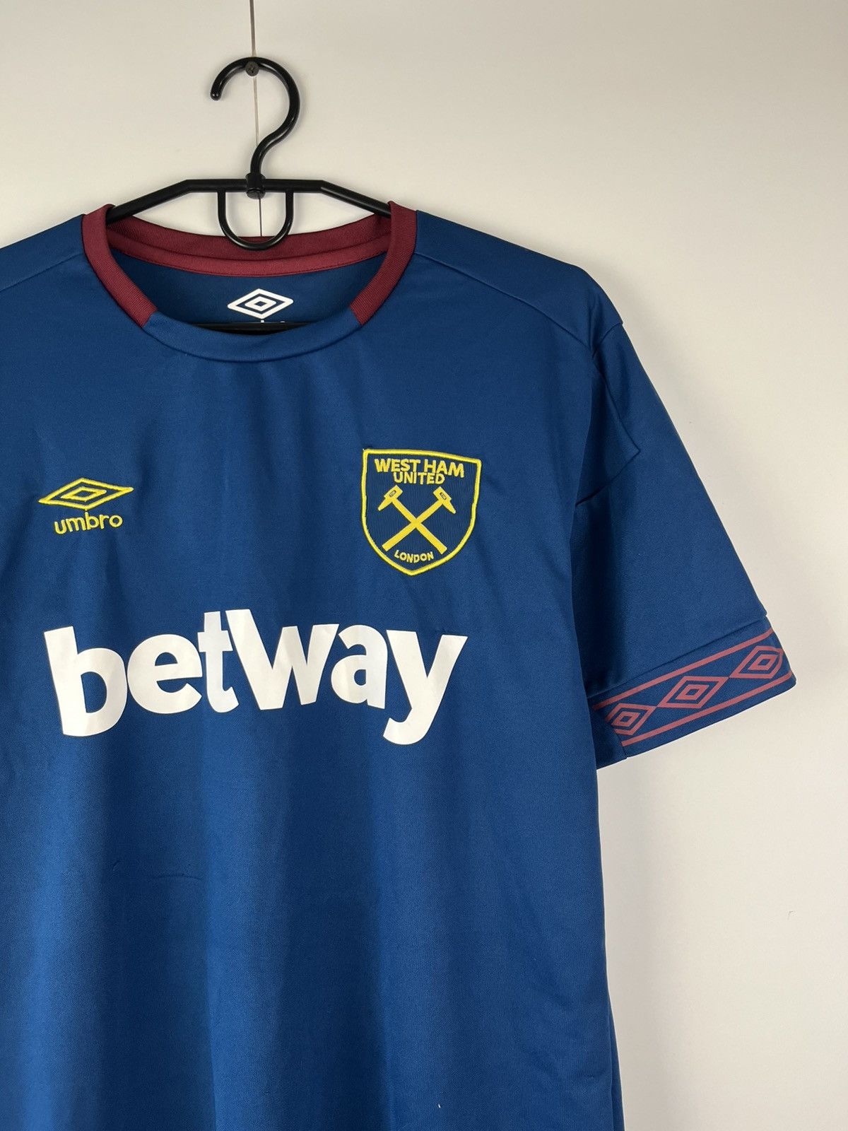Umbro Umbro Westham United London Soccer Football Jersey Size US L / EU 52-54 / 3 - 3 Thumbnail