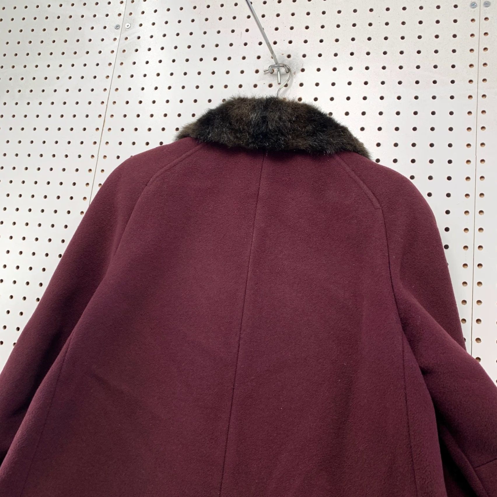 Vintage VINTAGE Forstmann Coat Womens XL Maroon 100% Wool Faux Fur Trim Overcoat Trench Long Sleeve Dry Clean Only Size XL / US 12-14 / IT 48-50 - 4 Thumbnail