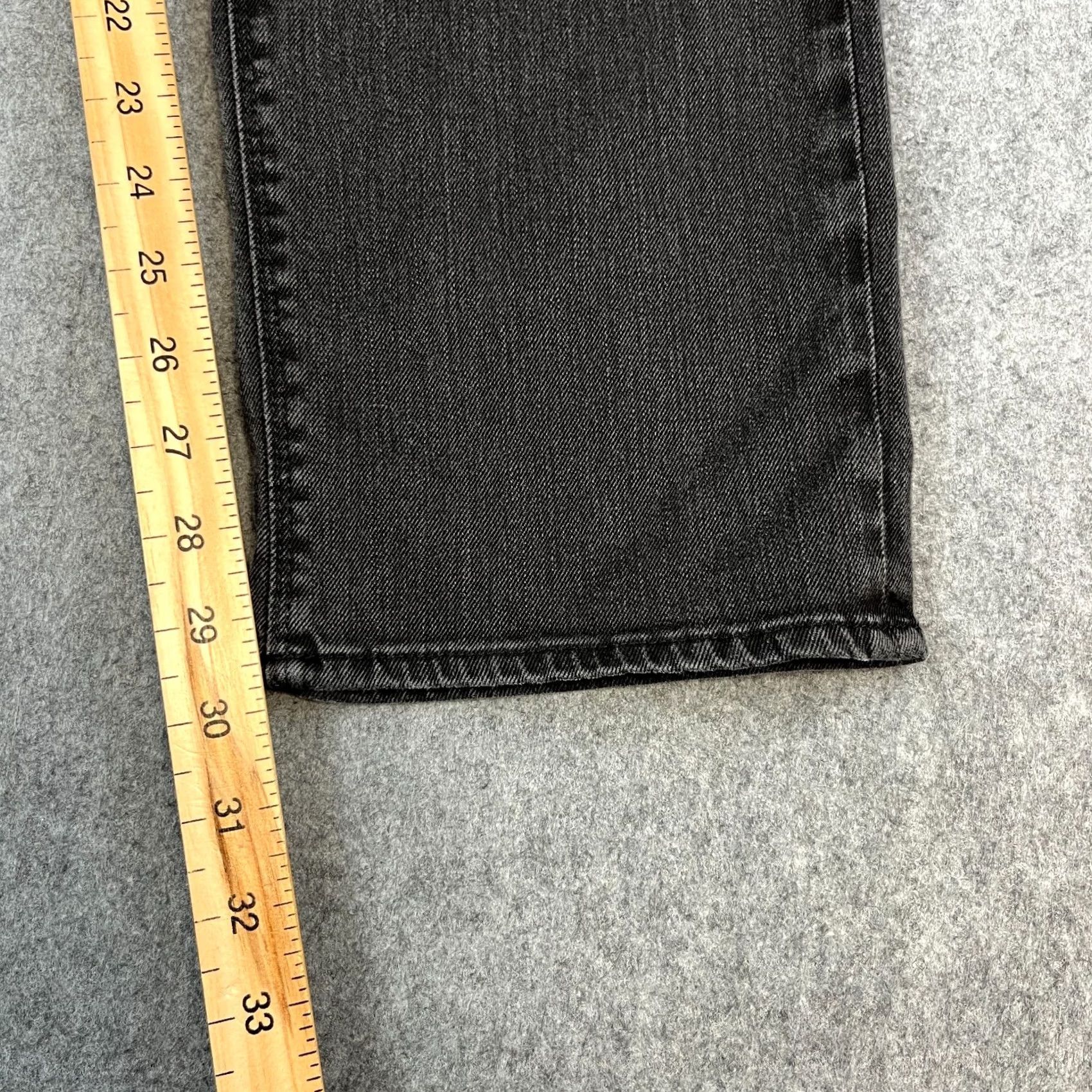 Hugo Boss HUGO BOSS Jeans Regular Tapered 34 Dark Wash Grey Stretch Maine 3 Mens Adult 34 Grey Denim 5-Pocket Design Bagged N/A Size US 34 / EU 50 - 4 Thumbnail