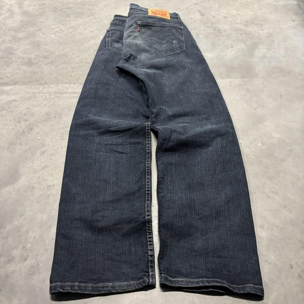 Levi's × Vintage Crazy Vintage Y2K/2000s Grunge Dark Wash Levi’s Denim Jeans! Size US 33 - 4 Thumbnail