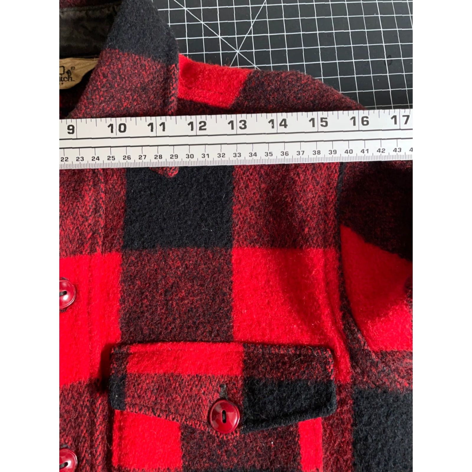 Vintage VINTAGE Woolrich Wool Shirt Jacket Mens 15 Small Red Black Buffalo Plaid Plaid Heavyweight Button-Up Wool Flannel 60s 70s Hipster Retro Size US S / EU 44-46 / 1 - 7 Thumbnail